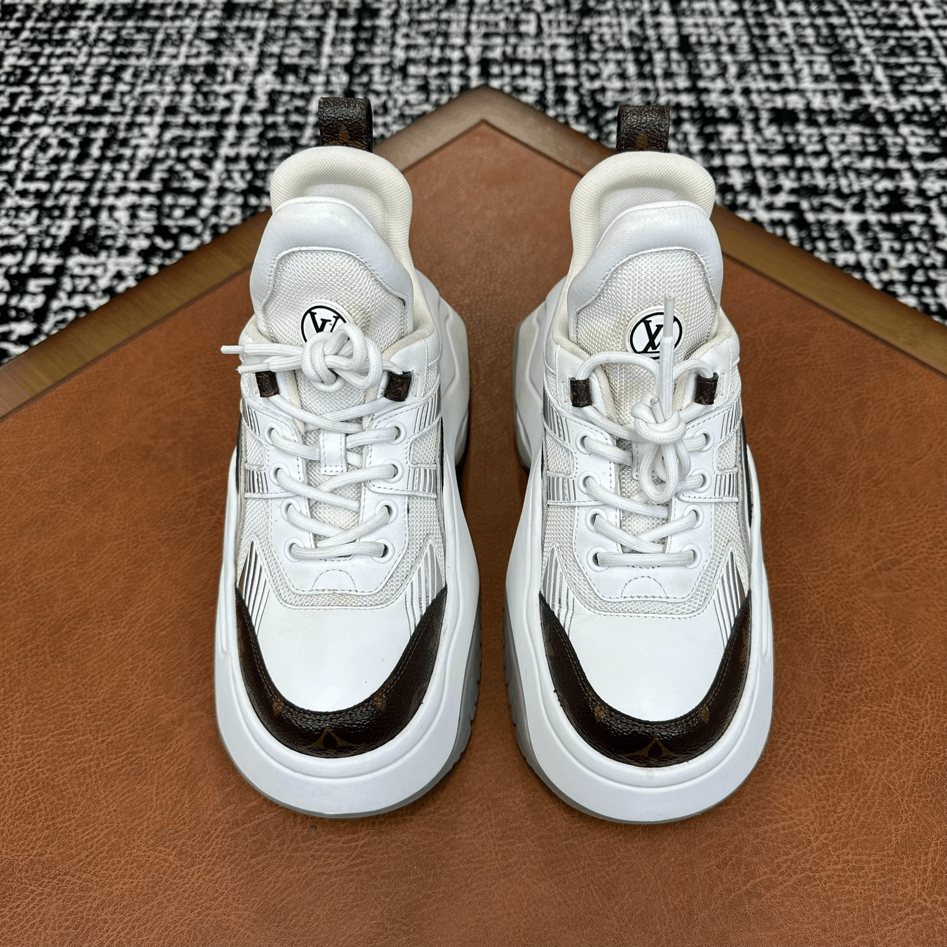 Louis Vuitton Louis Vuitton Brown Lowtop Sneakers it_36 Women Size US 6 / IT 36 - 2 Thumbnail