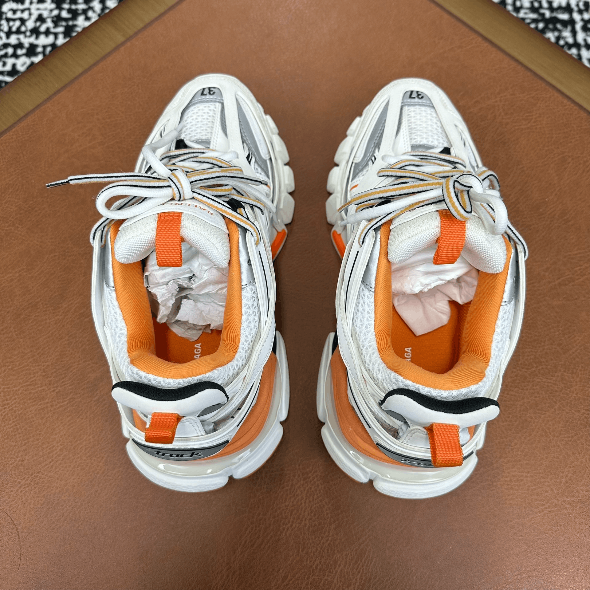 Balenciaga Balenciaga Distressed White Lowtop Sneakers it_37 Women Size US 7 / IT 37 - 3 Thumbnail
