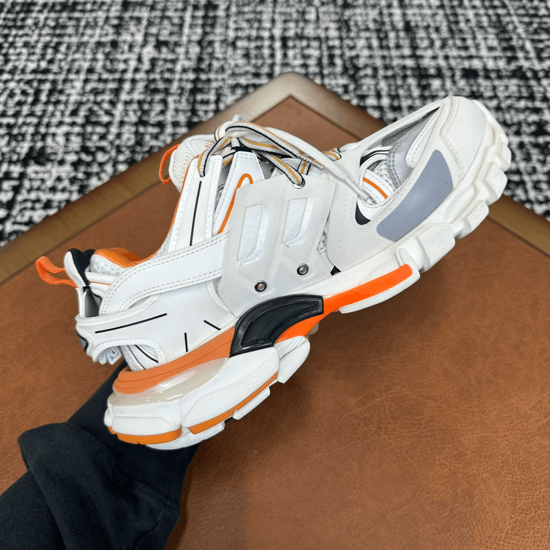 Balenciaga Balenciaga Distressed White Lowtop Sneakers it_37 Women Size US 7 / IT 37 - 6 Thumbnail