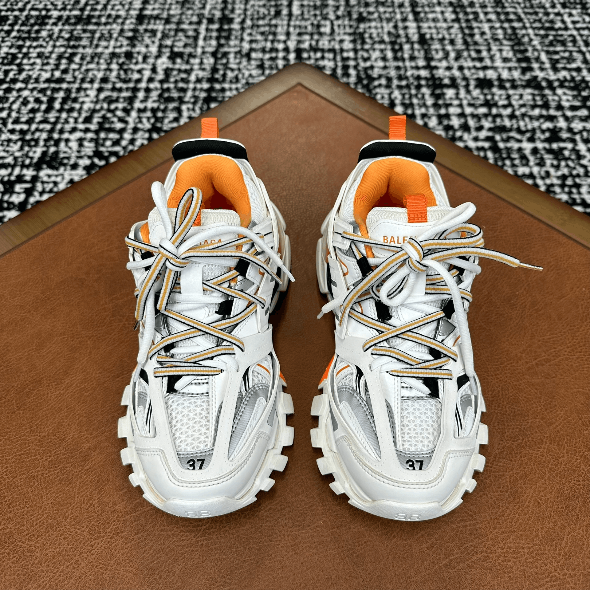 Balenciaga Balenciaga Distressed White Lowtop Sneakers it_37 Women Size US 7 / IT 37 - 2 Thumbnail