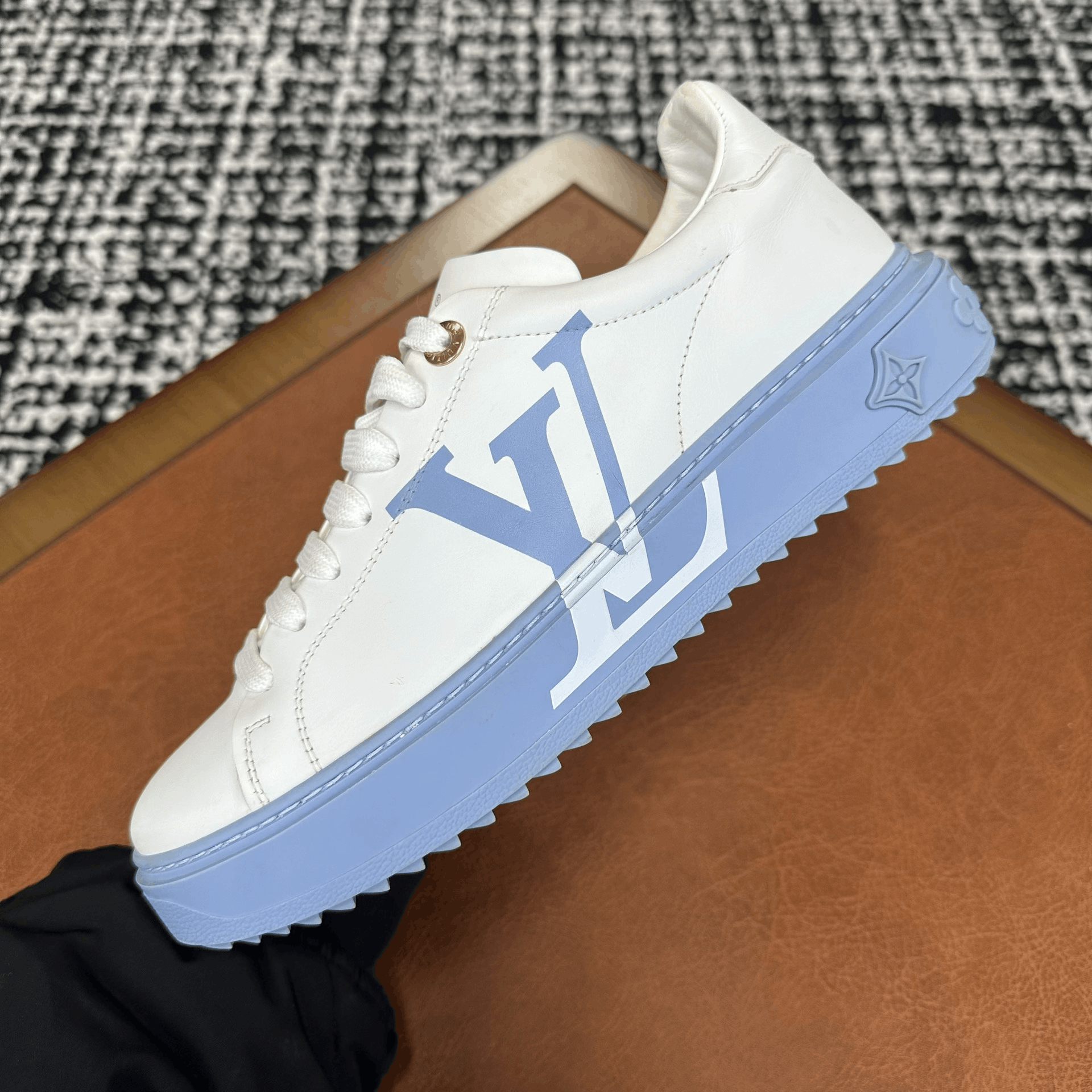 Louis Vuitton Louis Vuitton Blue Lowtop Sneakers it_39 Women Size US 9 / IT 39 - 5 Thumbnail
