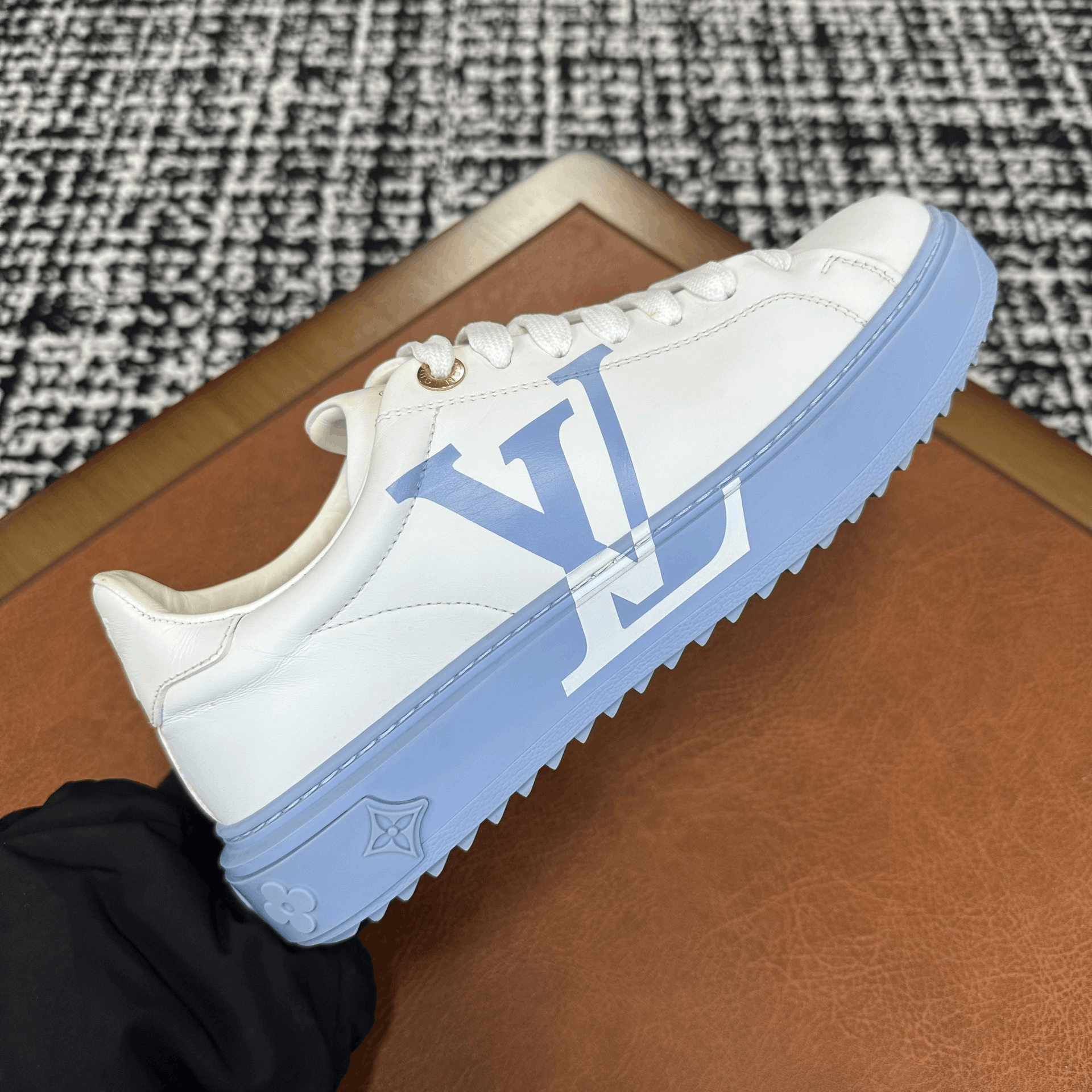 Louis Vuitton Louis Vuitton Blue Lowtop Sneakers it_39 Women Size US 9 / IT 39 - 8 Thumbnail
