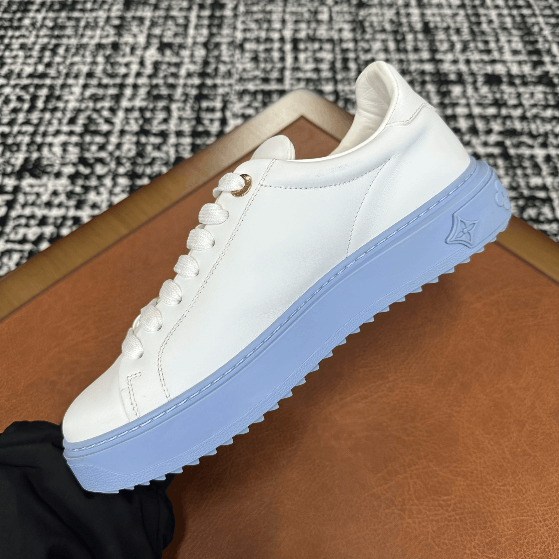 Louis Vuitton Louis Vuitton Blue Lowtop Sneakers it_39 Women Size US 9 / IT 39 - 7 Thumbnail