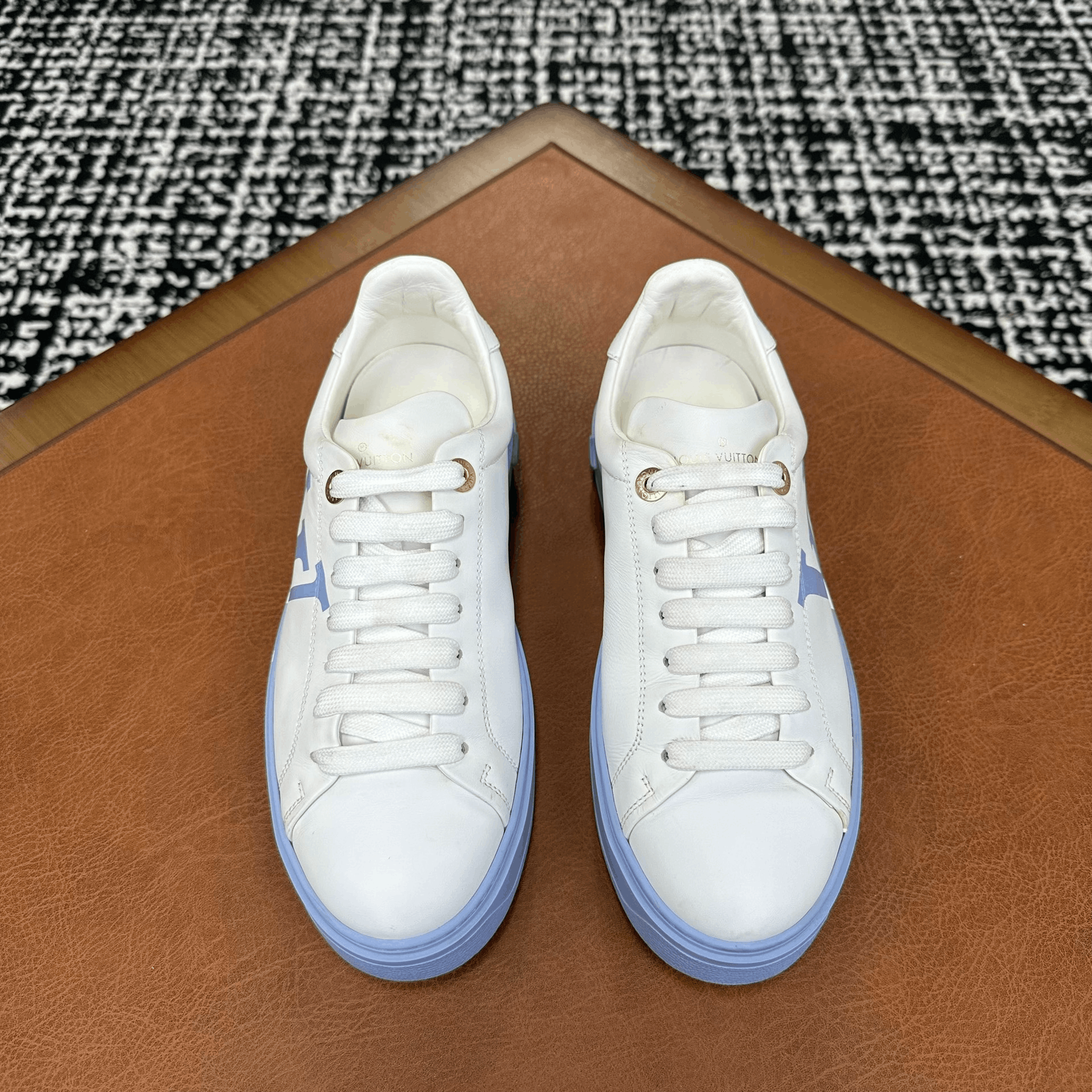 Louis Vuitton Louis Vuitton Blue Lowtop Sneakers it_39 Women Size US 9 / IT 39 - 2 Thumbnail