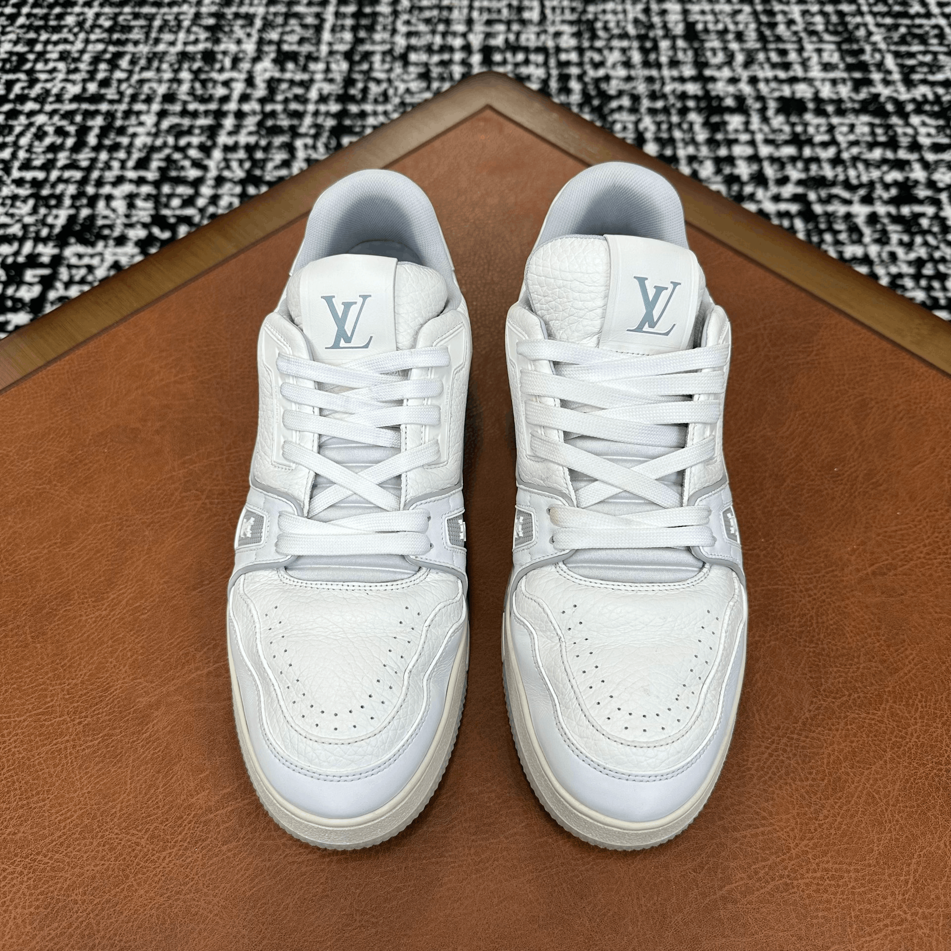 Louis Vuitton Louis Vuitton Training White Lowtop Sneakers 8 Men Size US 8 / EU 41 - 2 Thumbnail