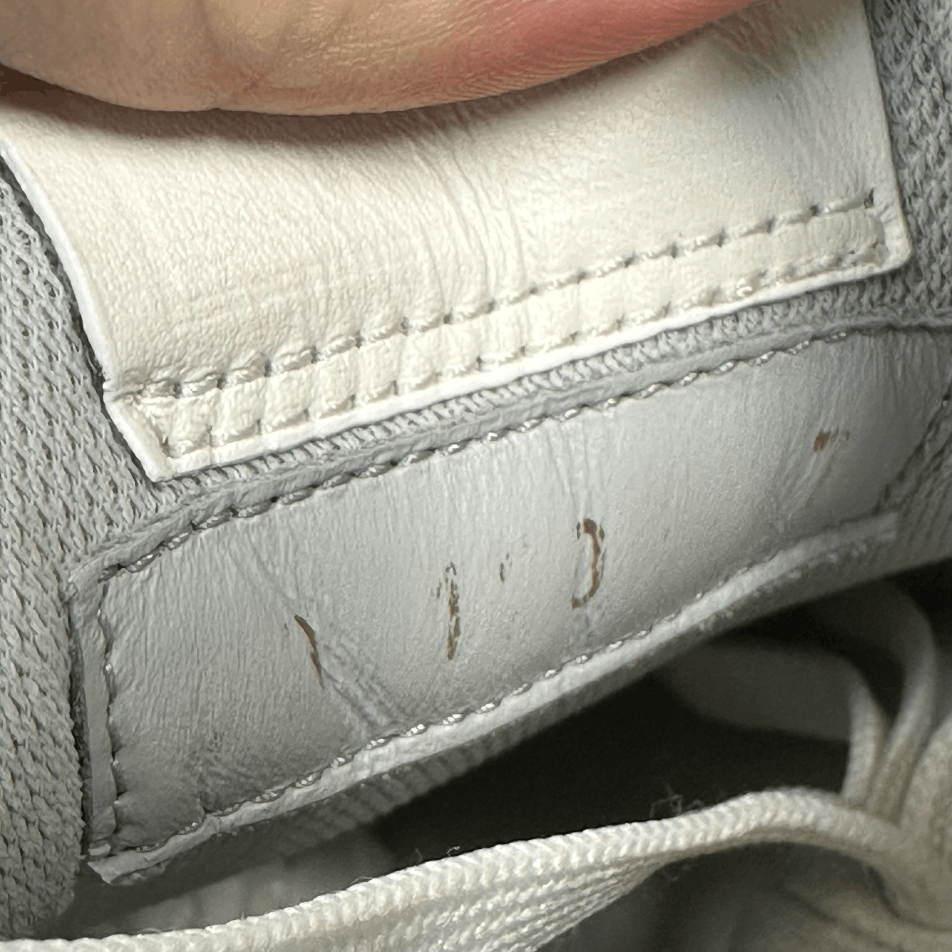 Louis Vuitton Louis Vuitton Training White Lowtop Sneakers 8 Men Size US 8 / EU 41 - 9 Thumbnail