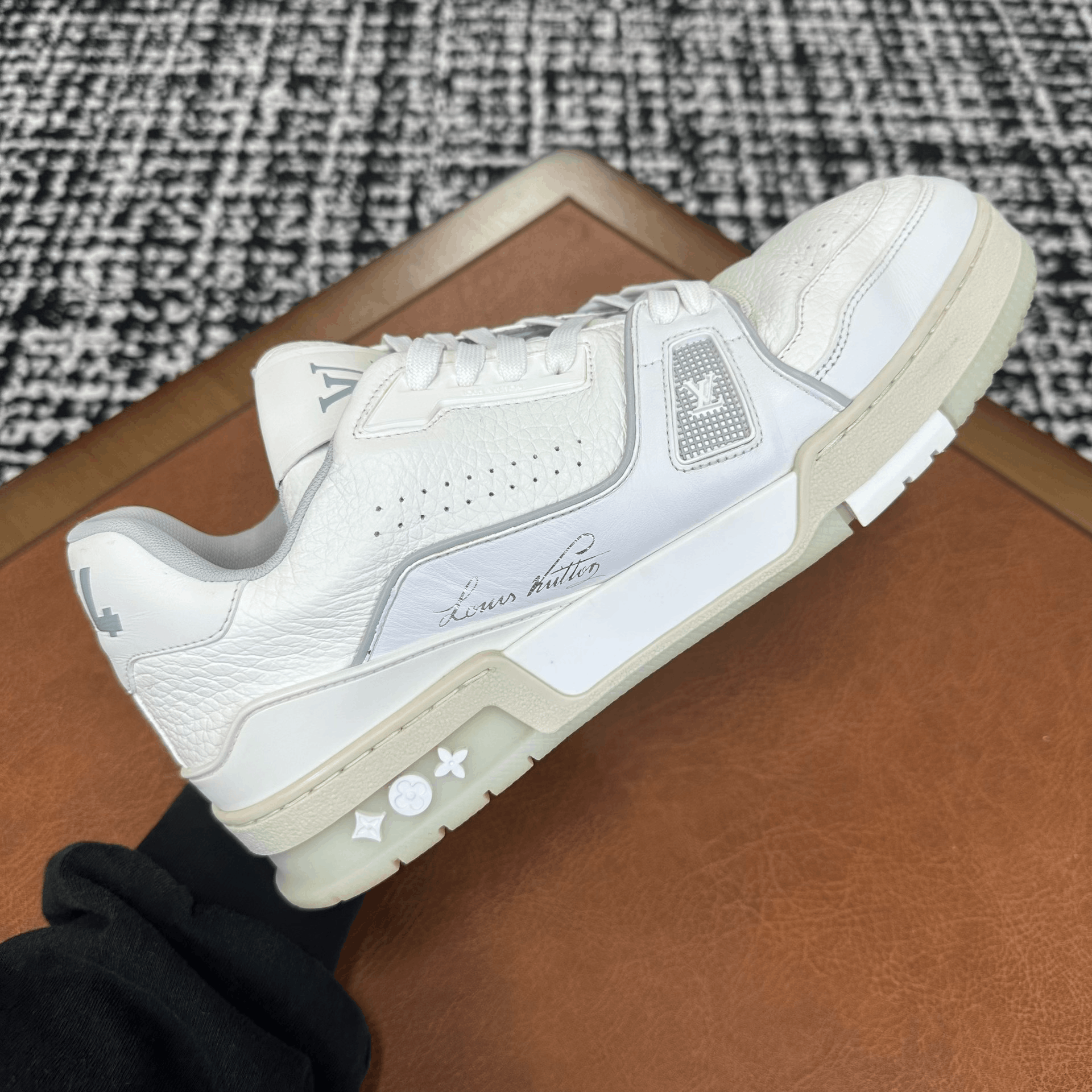 Louis Vuitton Louis Vuitton Training White Lowtop Sneakers 8 Men Size US 8 / EU 41 - 4 Thumbnail