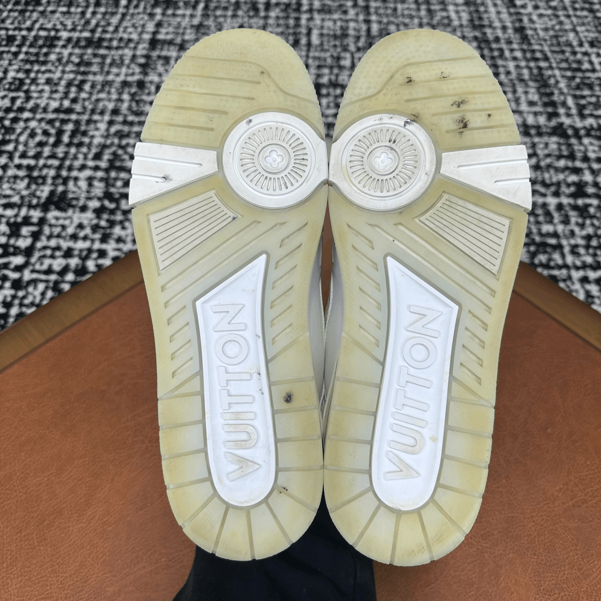 Louis Vuitton Louis Vuitton Training White Lowtop Sneakers 8 Men Size US 8 / EU 41 - 8 Thumbnail