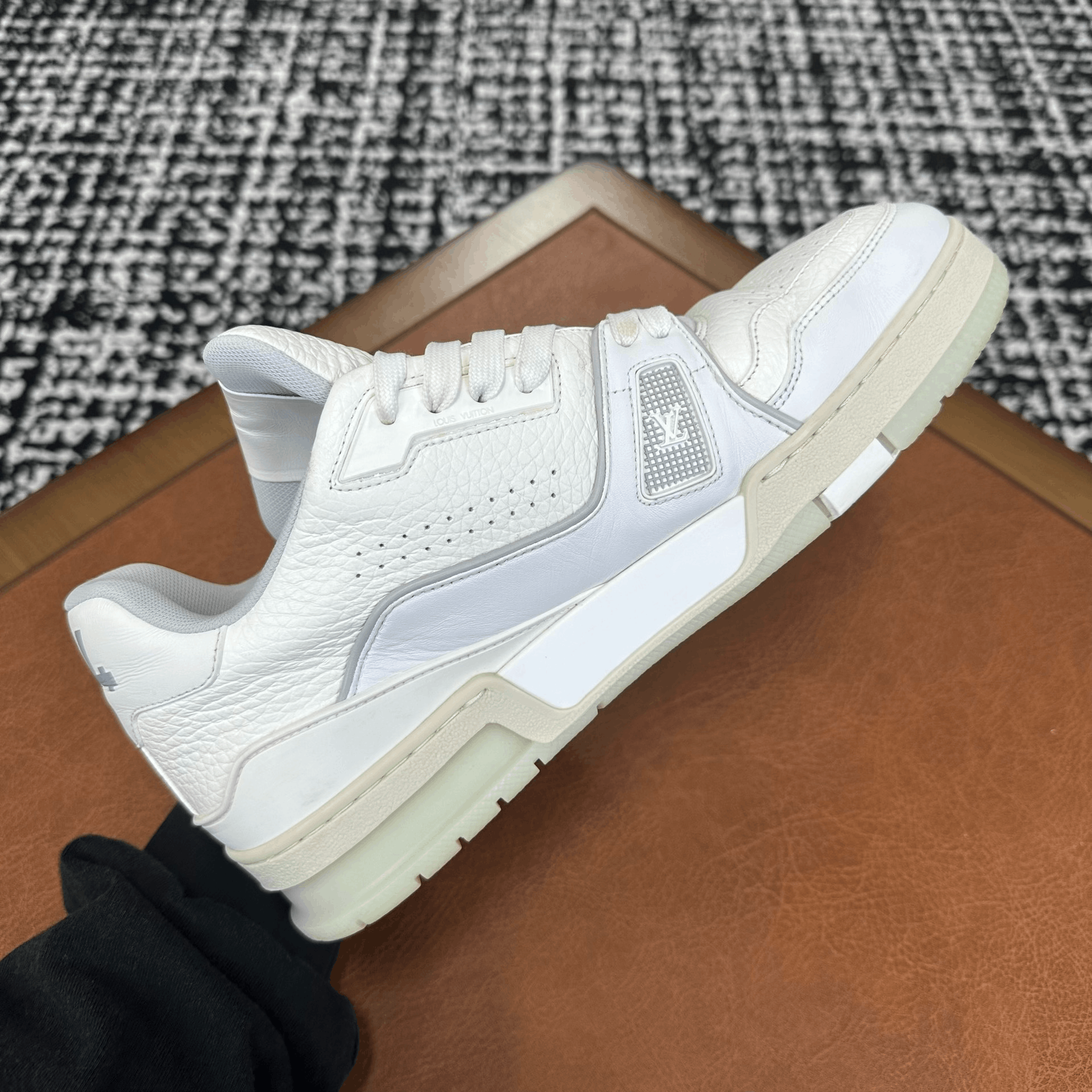 Louis Vuitton Louis Vuitton Training White Lowtop Sneakers 8 Men Size US 8 / EU 41 - 6 Thumbnail