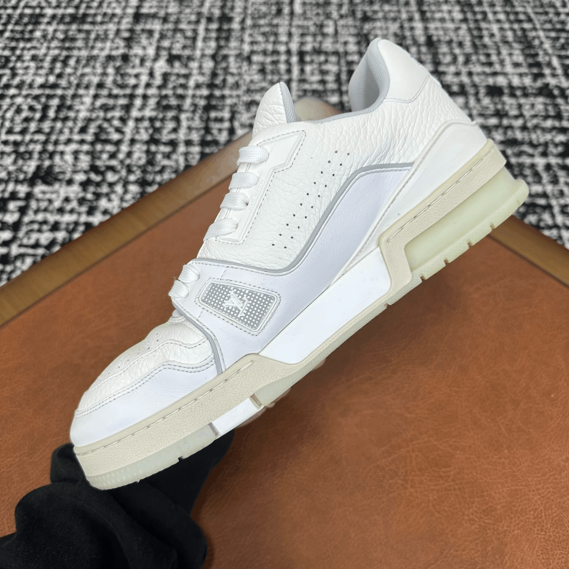 Louis Vuitton Louis Vuitton Training White Lowtop Sneakers 8 Men Size US 8 / EU 41 - 5 Thumbnail