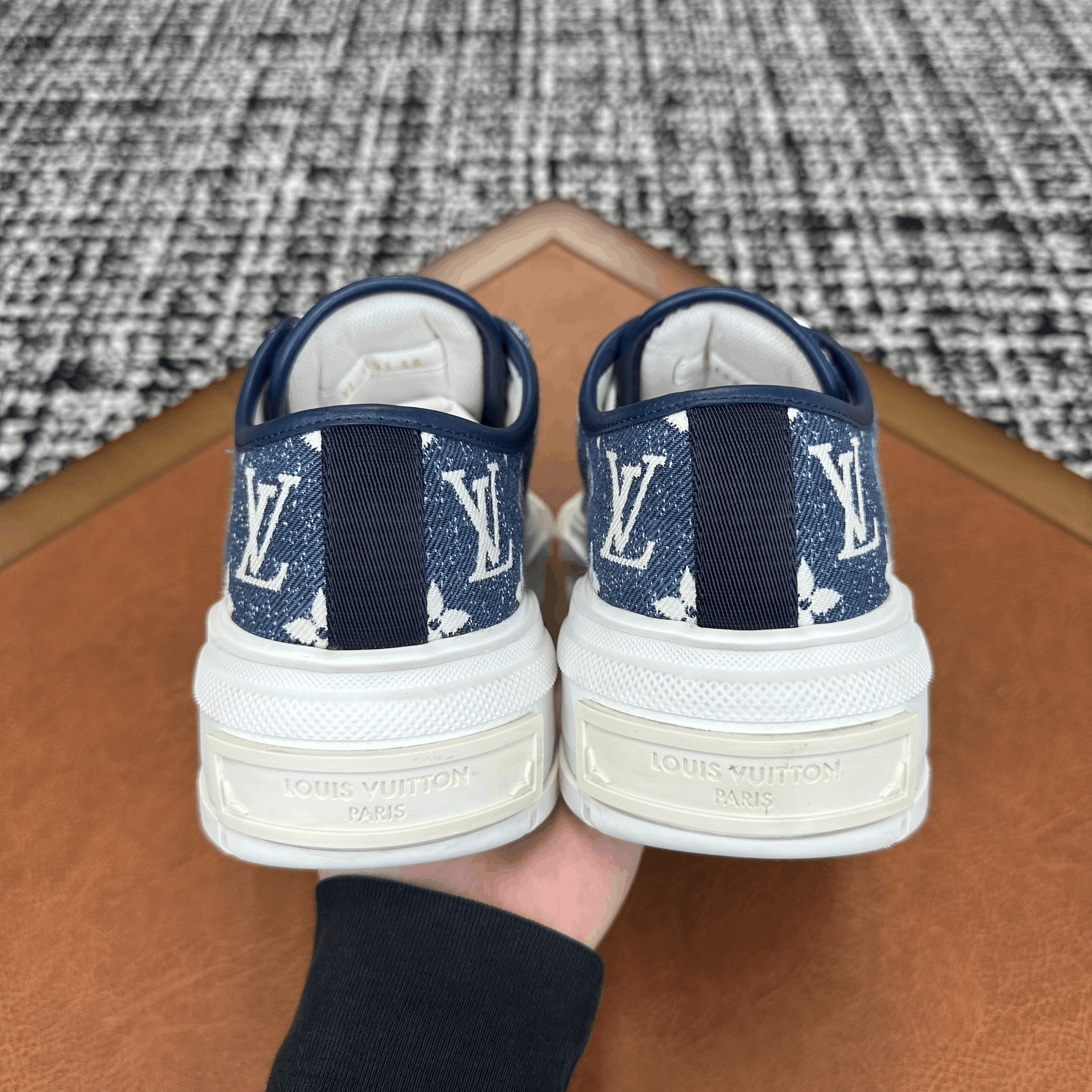 Louis Vuitton Louis Vuitton Blue Lowtop Sneakers it_38 Women Size US 8 / IT 38 - 4 Thumbnail