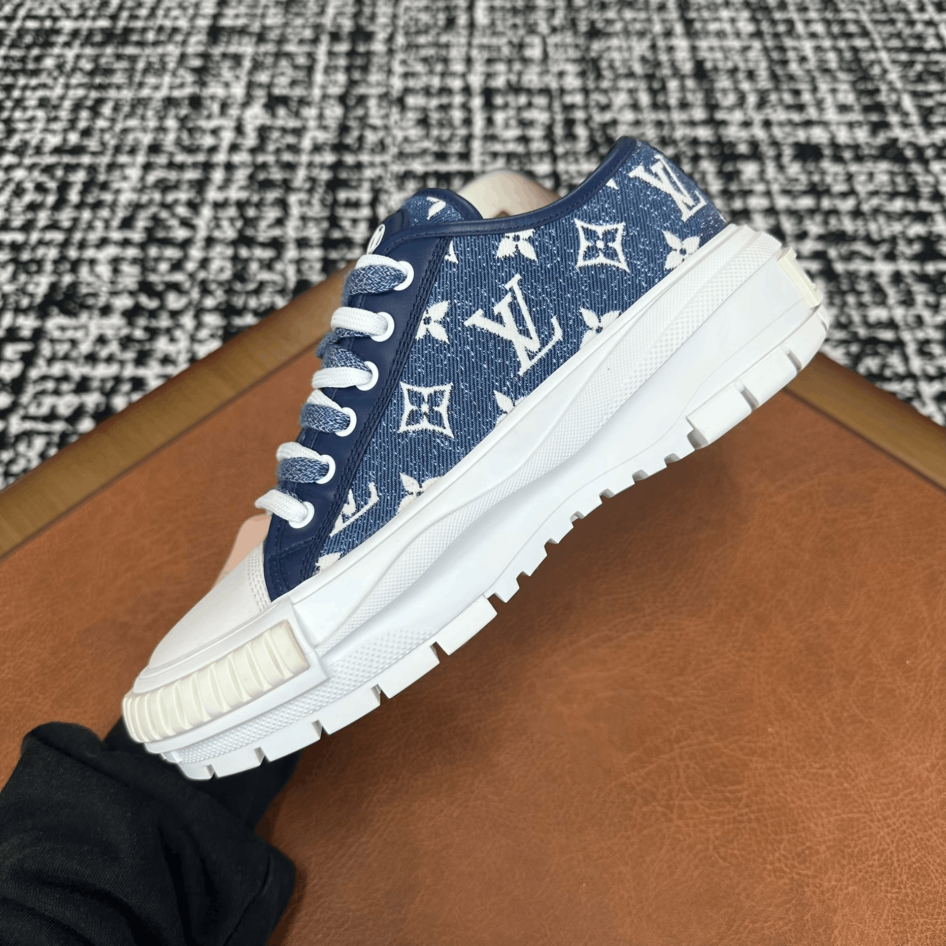 Louis Vuitton Louis Vuitton Blue Lowtop Sneakers it_38 Women Size US 8 / IT 38 - 5 Thumbnail