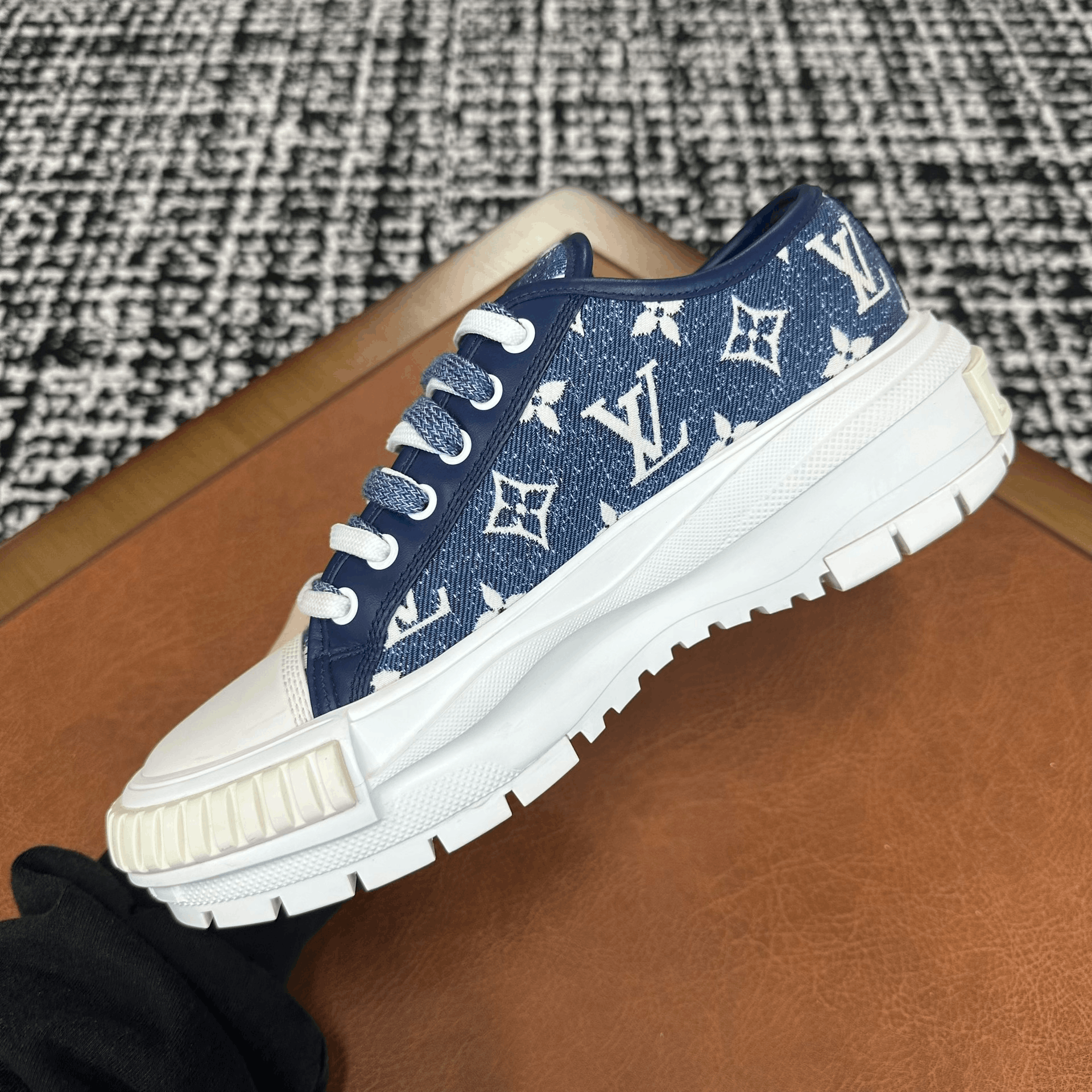 Louis Vuitton Louis Vuitton Blue Lowtop Sneakers it_38 Women Size US 8 / IT 38 - 7 Thumbnail