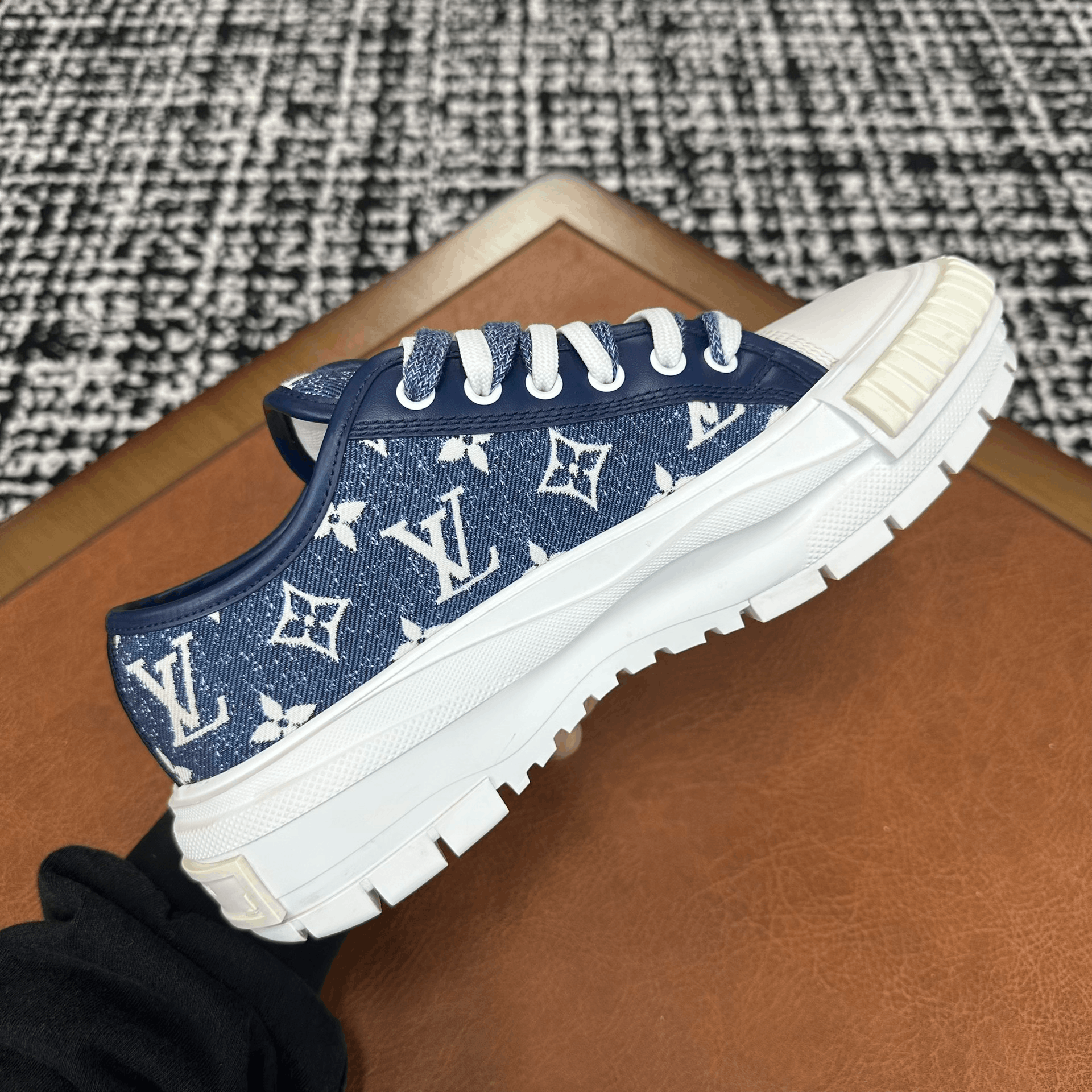 Louis Vuitton Louis Vuitton Blue Lowtop Sneakers it_38 Women Size US 8 / IT 38 - 6 Thumbnail