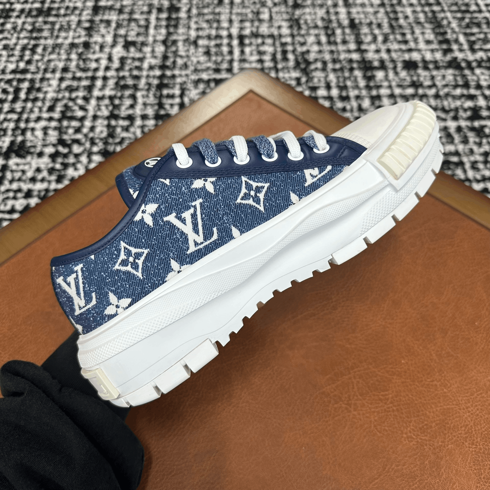 Louis Vuitton Louis Vuitton Blue Lowtop Sneakers it_38 Women Size US 8 / IT 38 - 8 Thumbnail