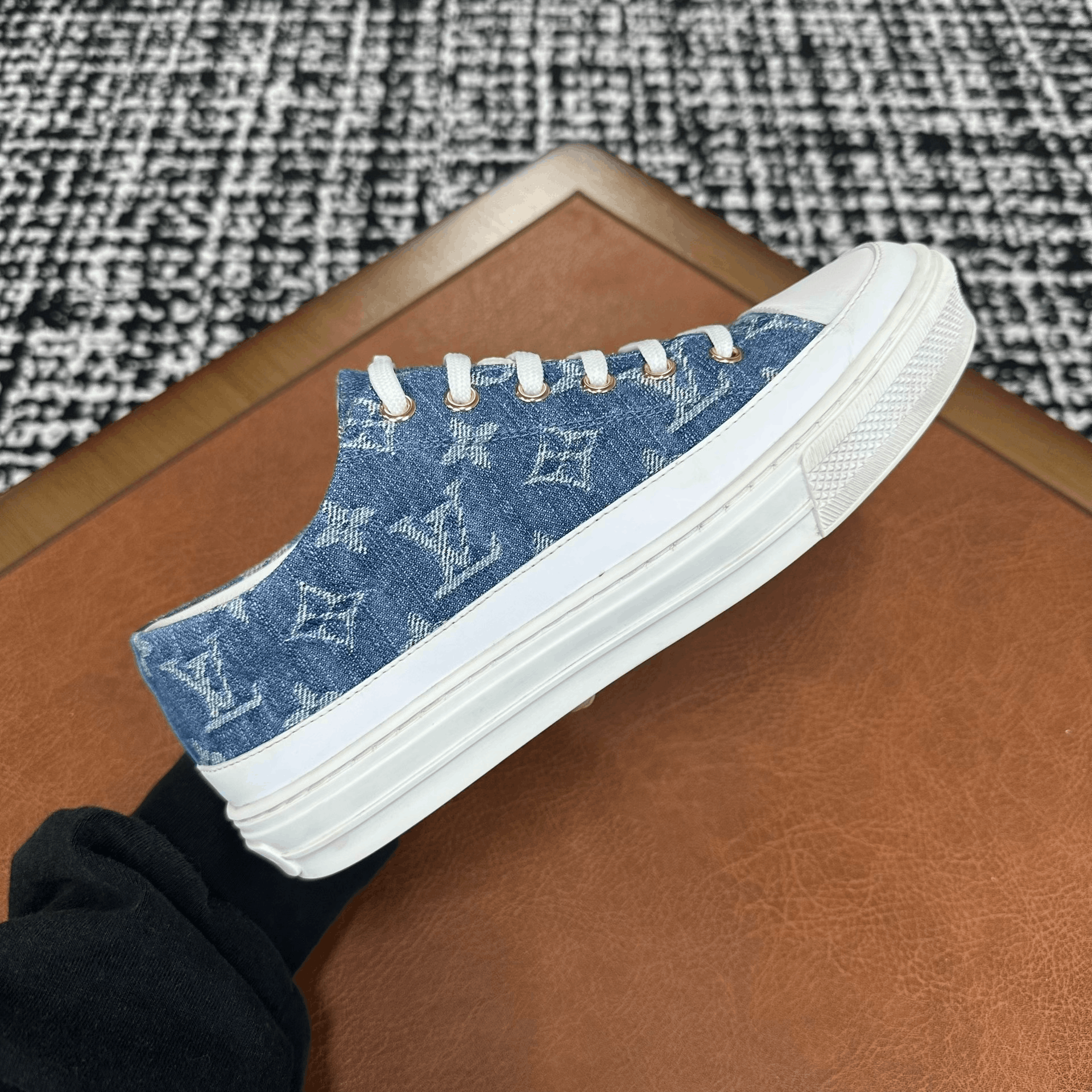 Louis Vuitton Louis Vuitton Blue Lowtop Sneakers it_37-5 Women Size US 7.5 / IT 37.5 - 8 Thumbnail