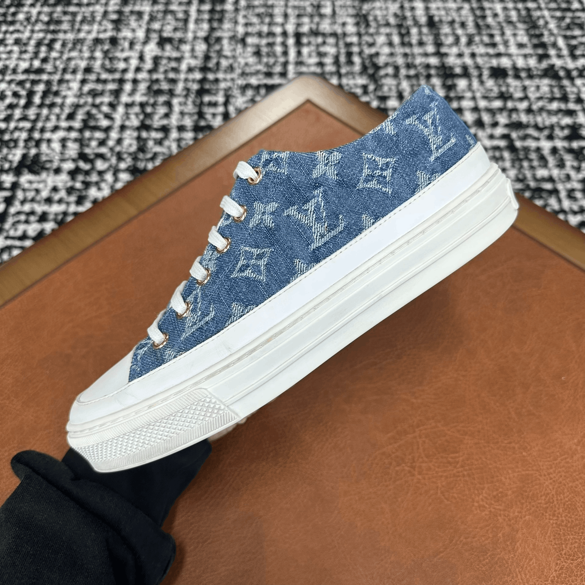 Louis Vuitton Louis Vuitton Blue Lowtop Sneakers it_37-5 Women Size US 7.5 / IT 37.5 - 5 Thumbnail