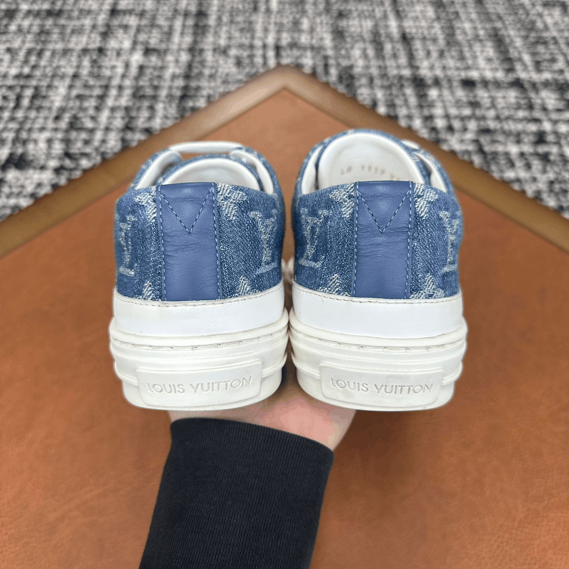 Louis Vuitton Louis Vuitton Blue Lowtop Sneakers it_37-5 Women Size US 7.5 / IT 37.5 - 4 Thumbnail