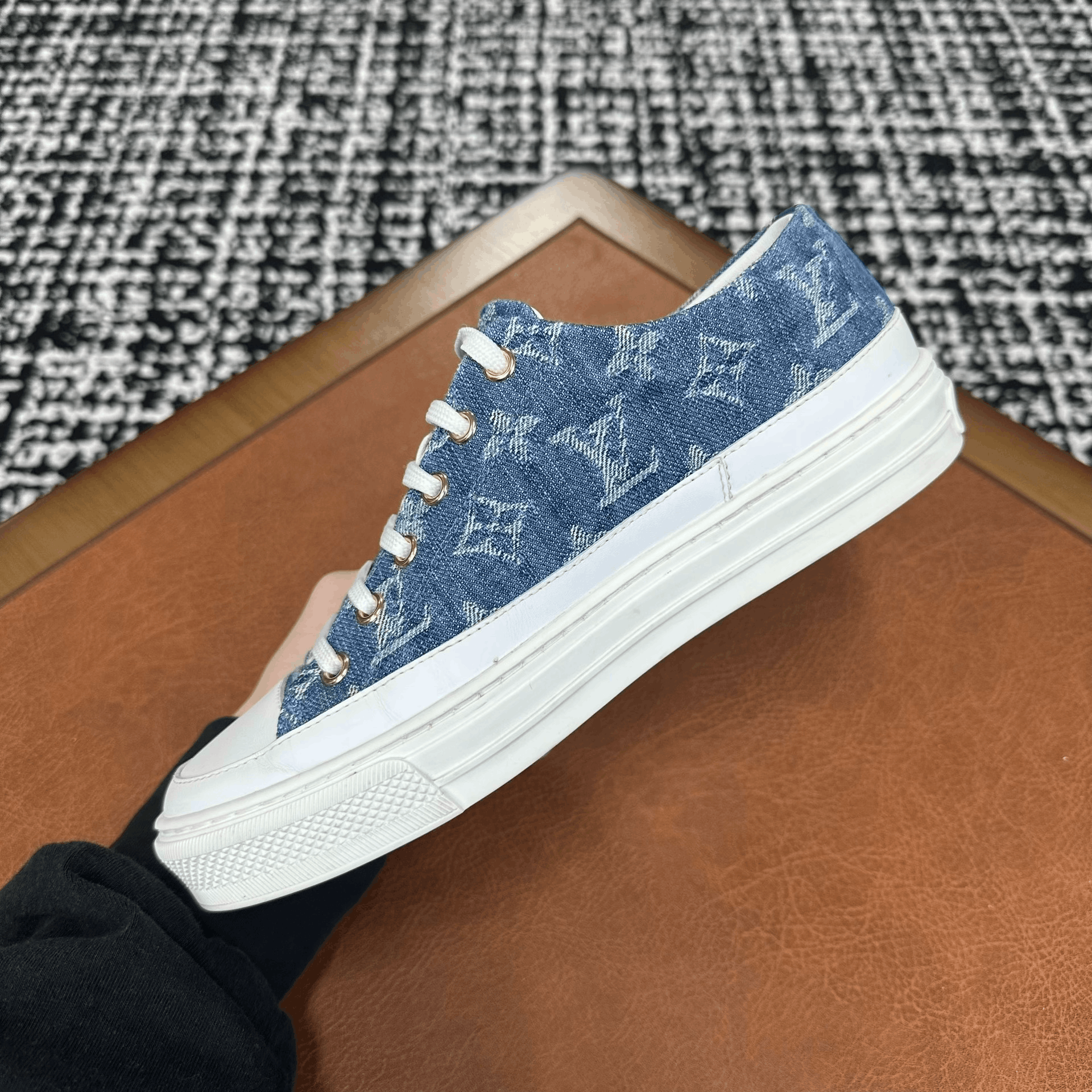 Louis Vuitton Louis Vuitton Blue Lowtop Sneakers it_37-5 Women Size US 7.5 / IT 37.5 - 7 Thumbnail