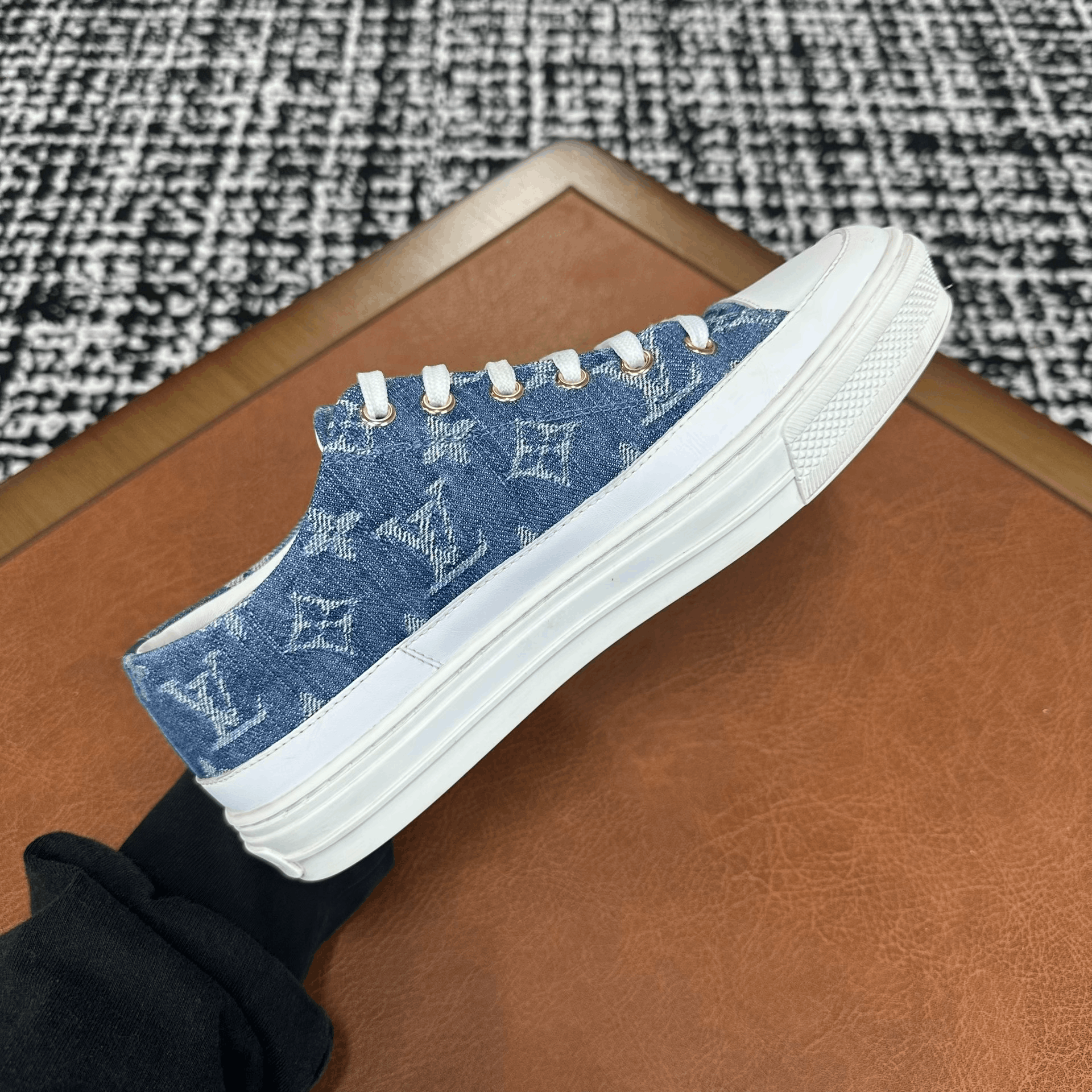 Louis Vuitton Louis Vuitton Blue Lowtop Sneakers it_37-5 Women Size US 7.5 / IT 37.5 - 6 Thumbnail