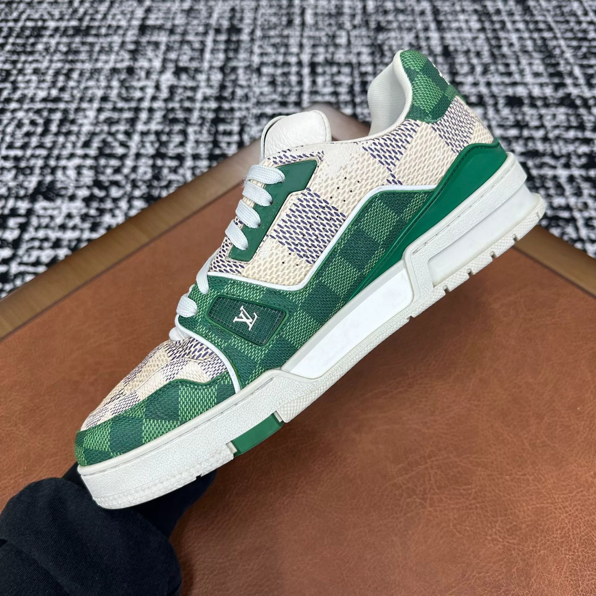 Louis Vuitton Louis Vuitton Training Green Lowtop Sneakers 8 Men Size US 8 / EU 41 - 6 Thumbnail