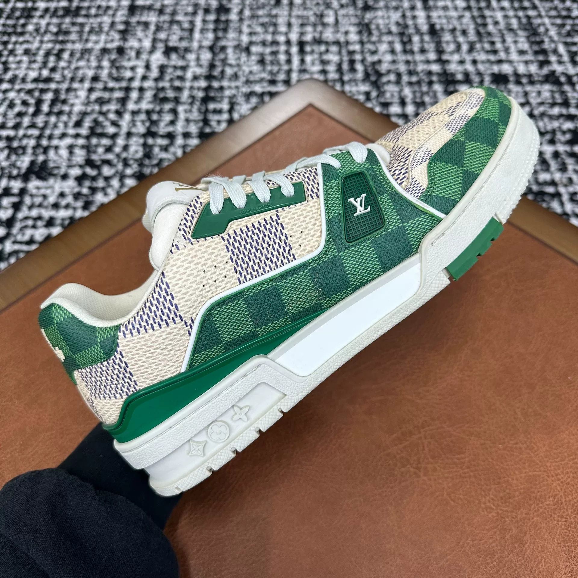 Louis Vuitton Louis Vuitton Training Green Lowtop Sneakers 8 Men Size US 8 / EU 41 - 7 Thumbnail