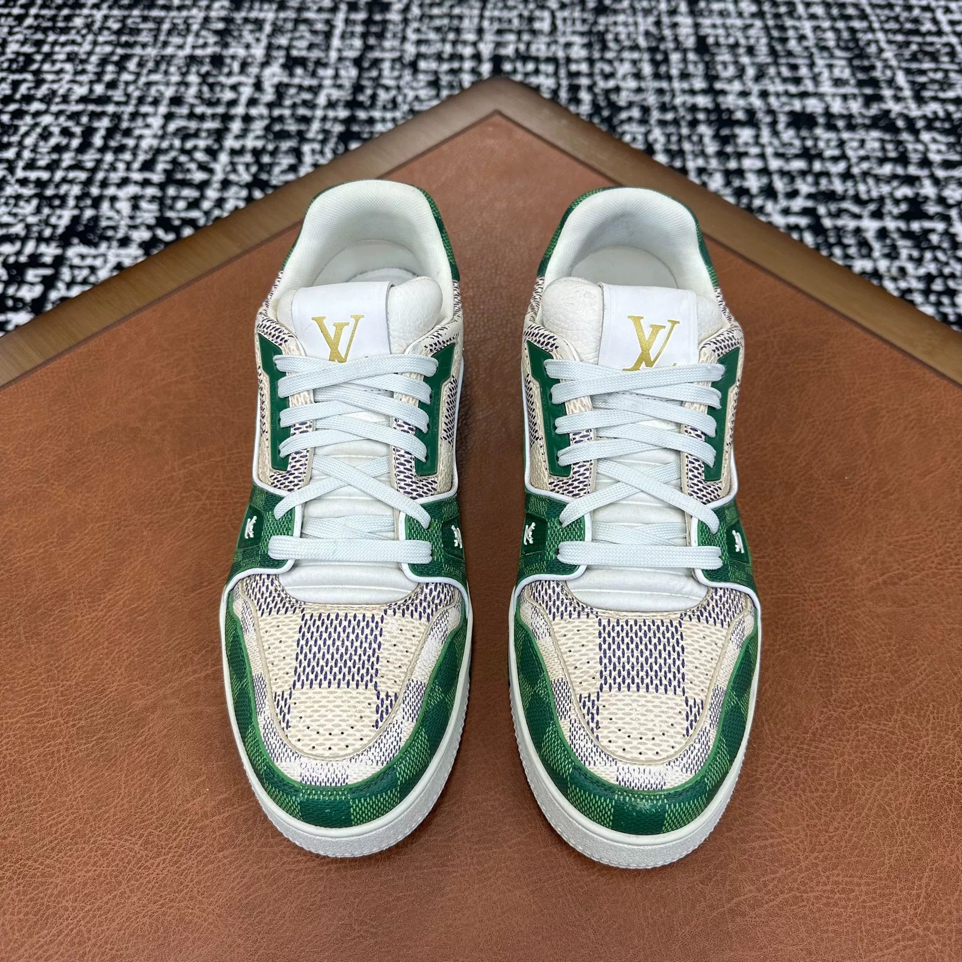 Louis Vuitton Louis Vuitton Training Green Lowtop Sneakers 8 Men Size US 8 / EU 41 - 2 Thumbnail