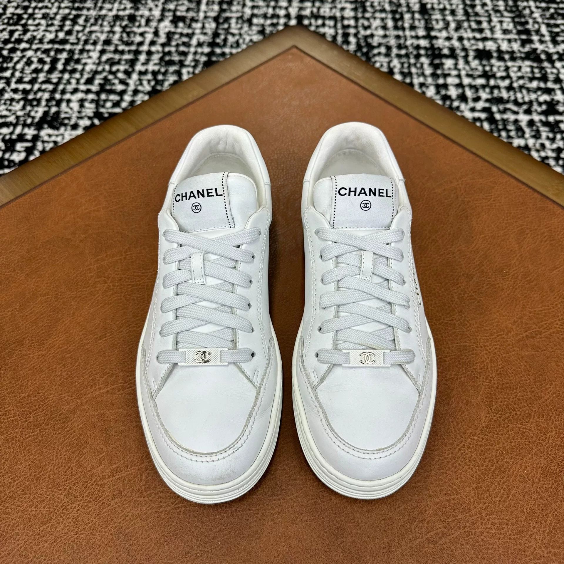 Chanel Chanel White Lowtop Sneakers it_38 Women Size US 8 / IT 38 - 2 Thumbnail