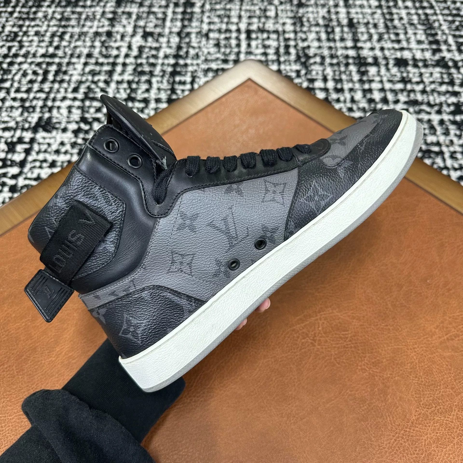 Louis Vuitton Louis Vuitton Leather Multi Hitop Sneakers 7 Men Size US 7 / EU 40 - 6 Thumbnail