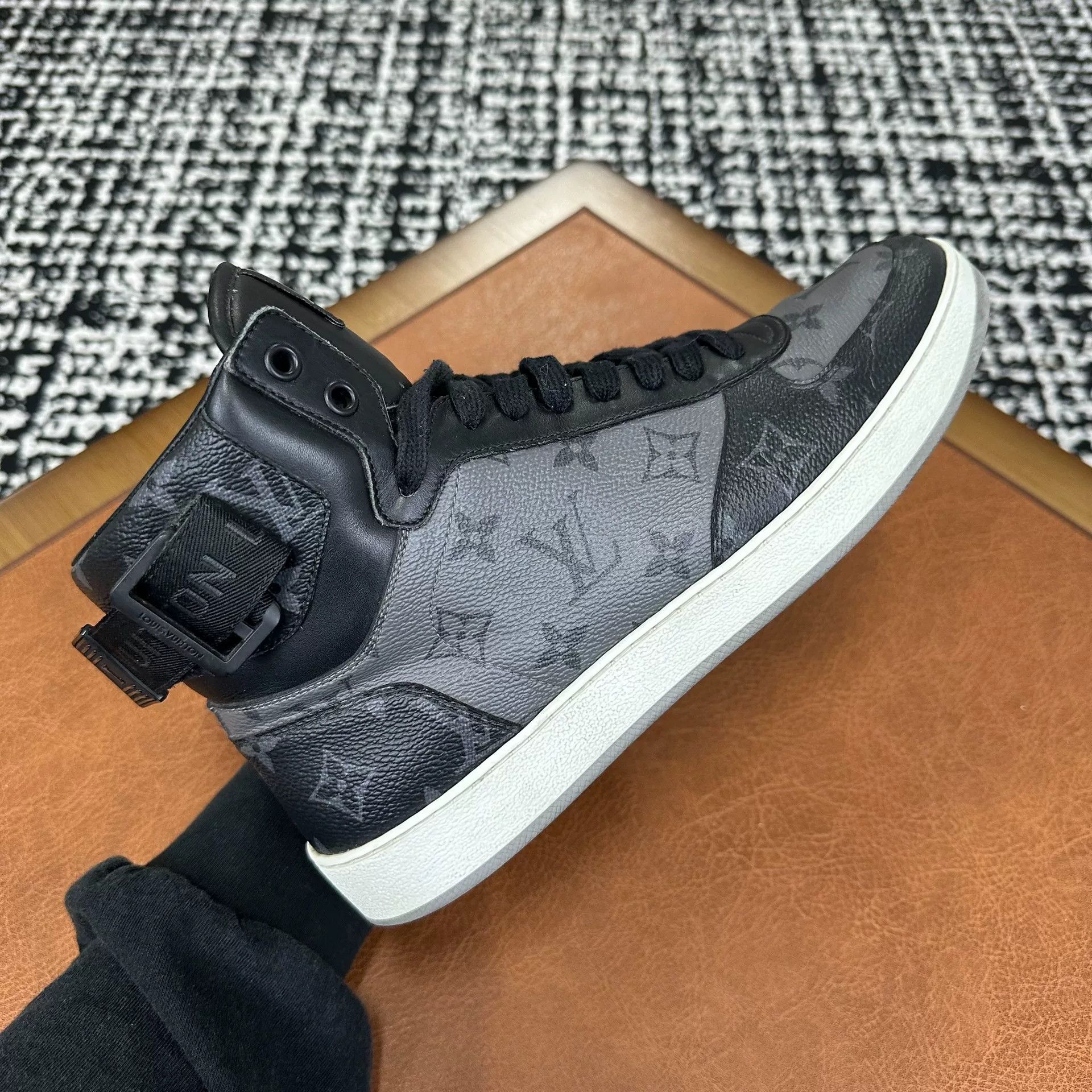 Louis Vuitton Louis Vuitton Leather Multi Hitop Sneakers 7 Men Size US 7 / EU 40 - 8 Thumbnail