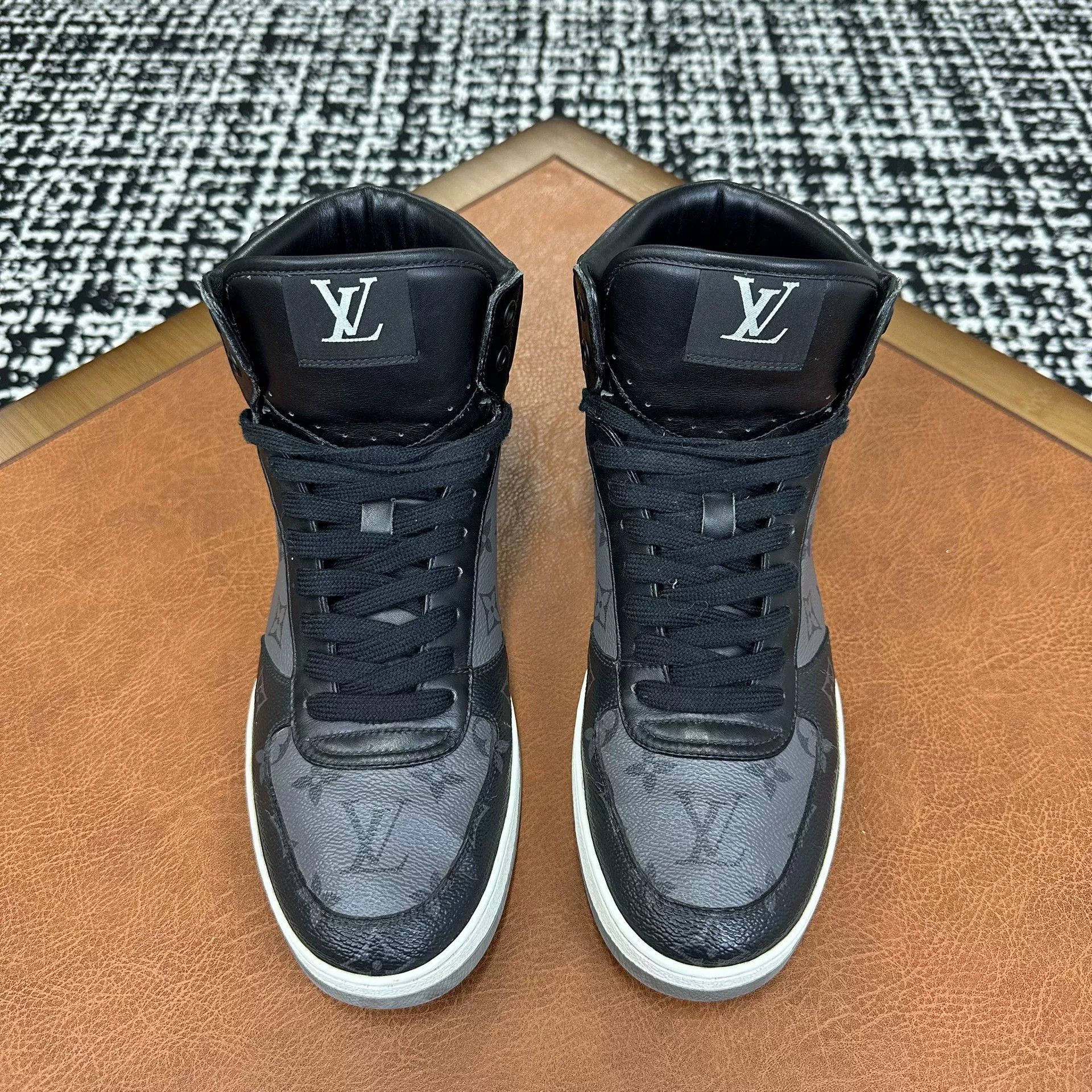 Louis Vuitton Louis Vuitton Leather Multi Hitop Sneakers 7 Men Size US 7 / EU 40 - 2 Thumbnail