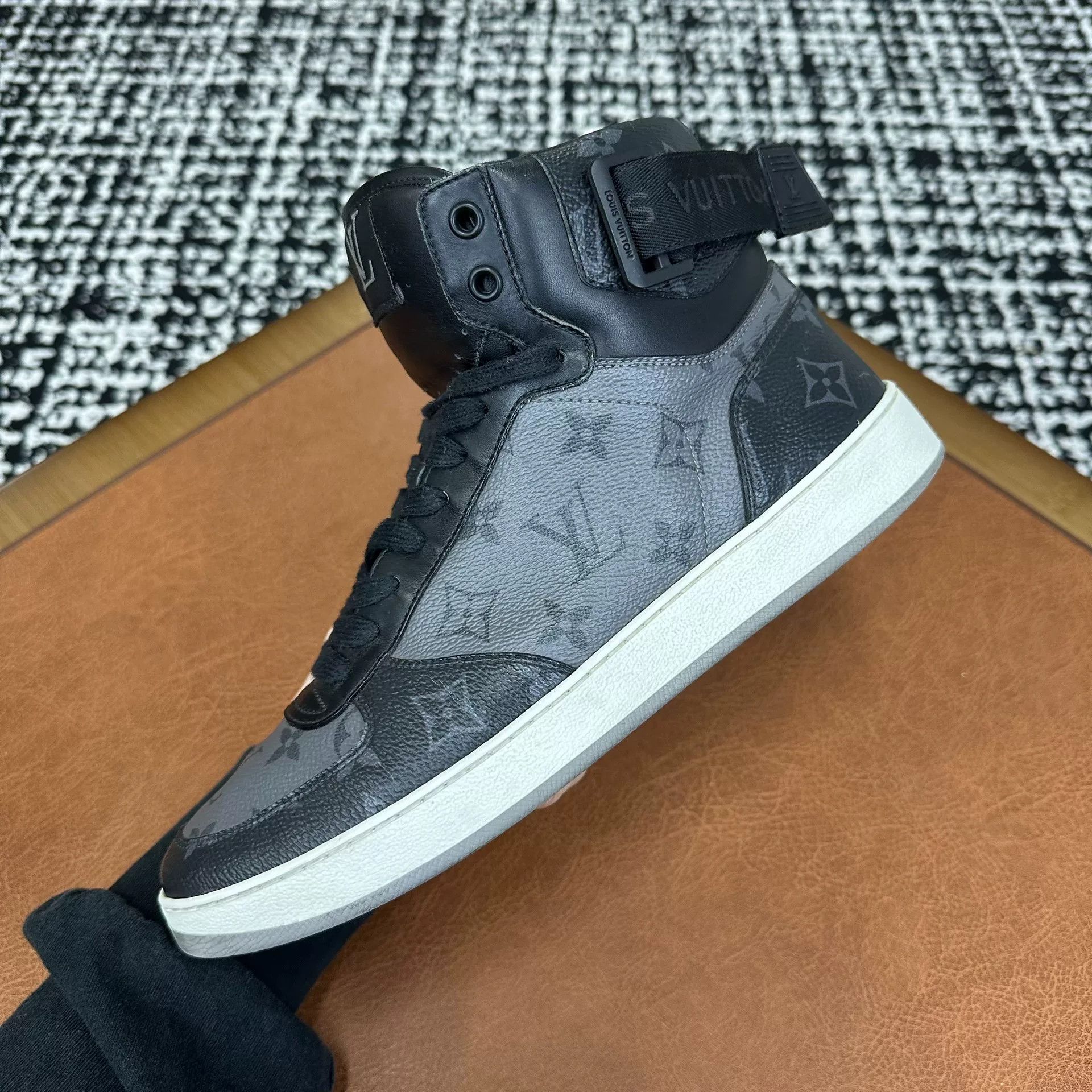 Louis Vuitton Louis Vuitton Leather Multi Hitop Sneakers 7 Men Size US 7 / EU 40 - 5 Thumbnail