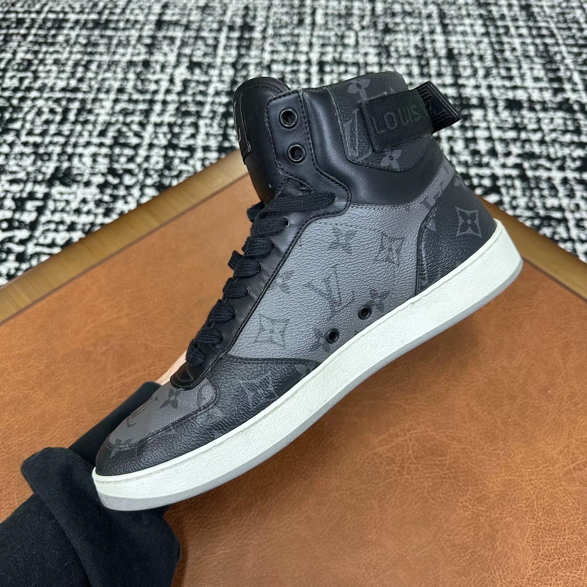 Louis Vuitton Louis Vuitton Leather Multi Hitop Sneakers 7 Men Size US 7 / EU 40 - 7 Thumbnail