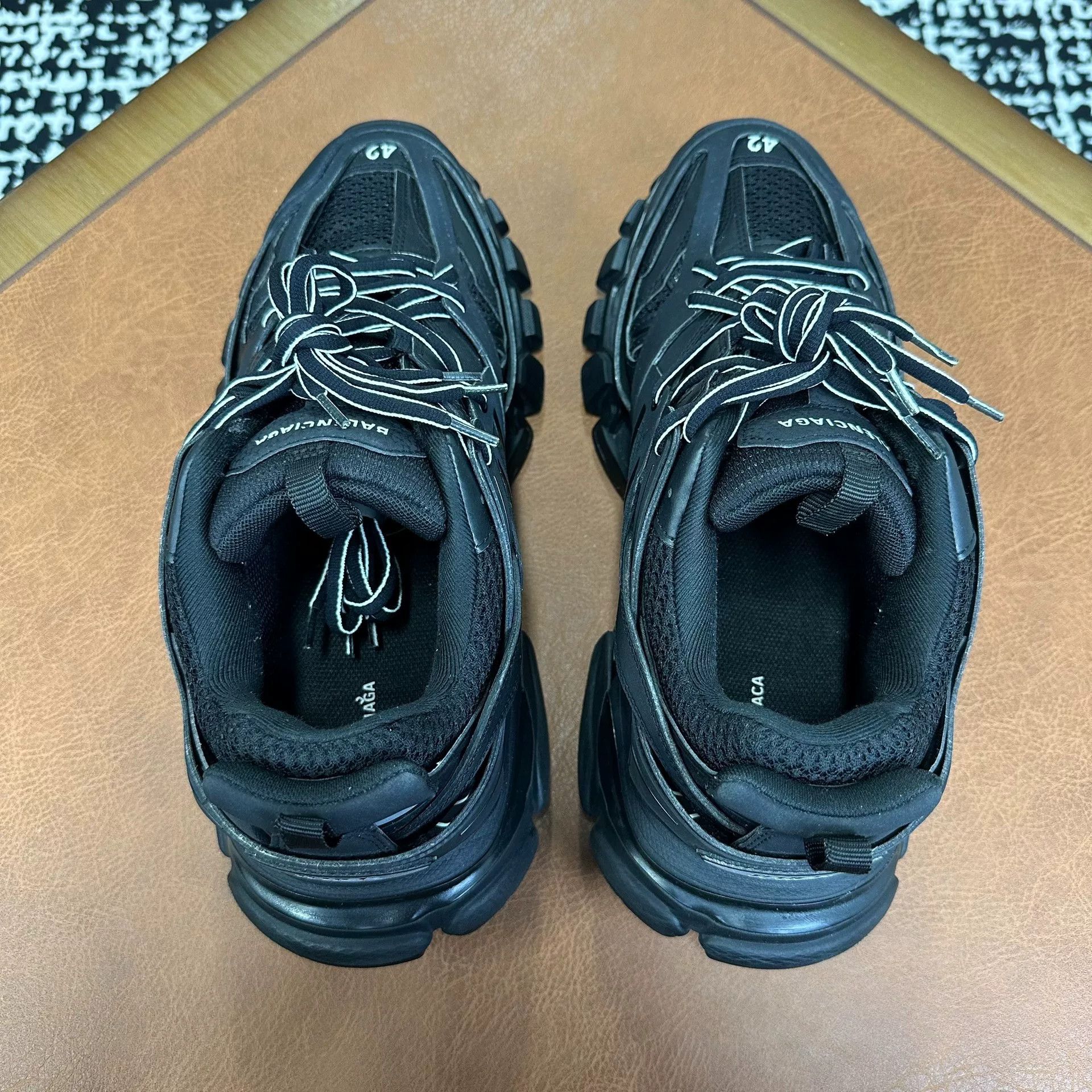 Balenciaga Balenciaga Distressed Black Lowtop Sneakers 9 Men Size US 9 / EU 42 - 3 Thumbnail