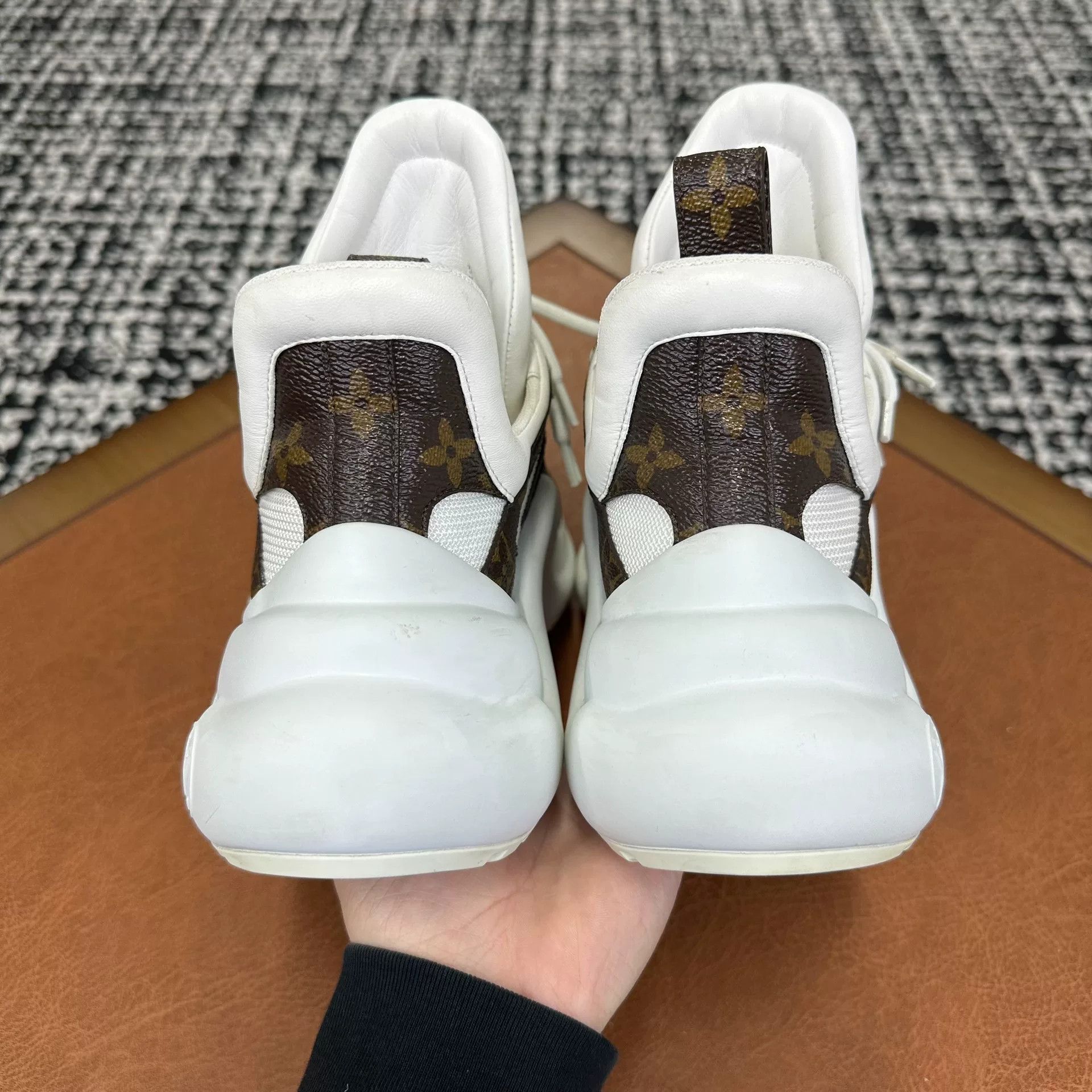 Louis Vuitton Louis Vuitton White Lowtop Sneakers it_37 Women Size US 7 / IT 37 - 4 Thumbnail