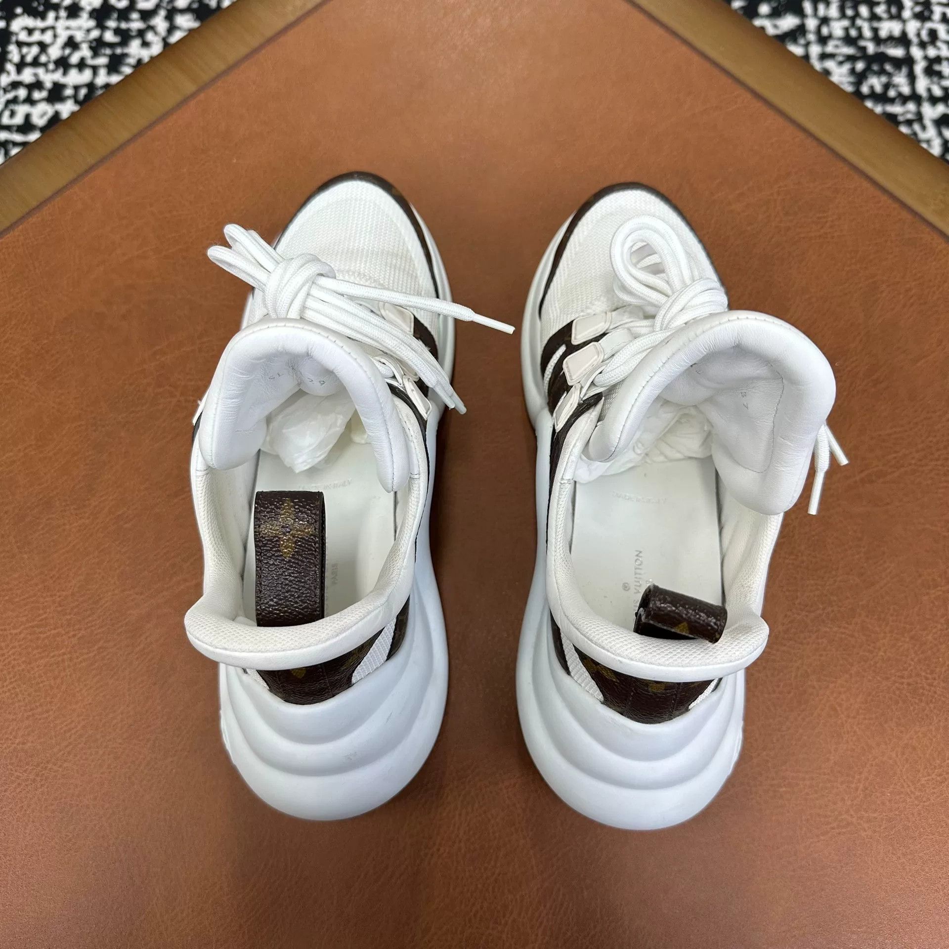 Louis Vuitton Louis Vuitton White Lowtop Sneakers it_37 Women Size US 7 / IT 37 - 3 Thumbnail