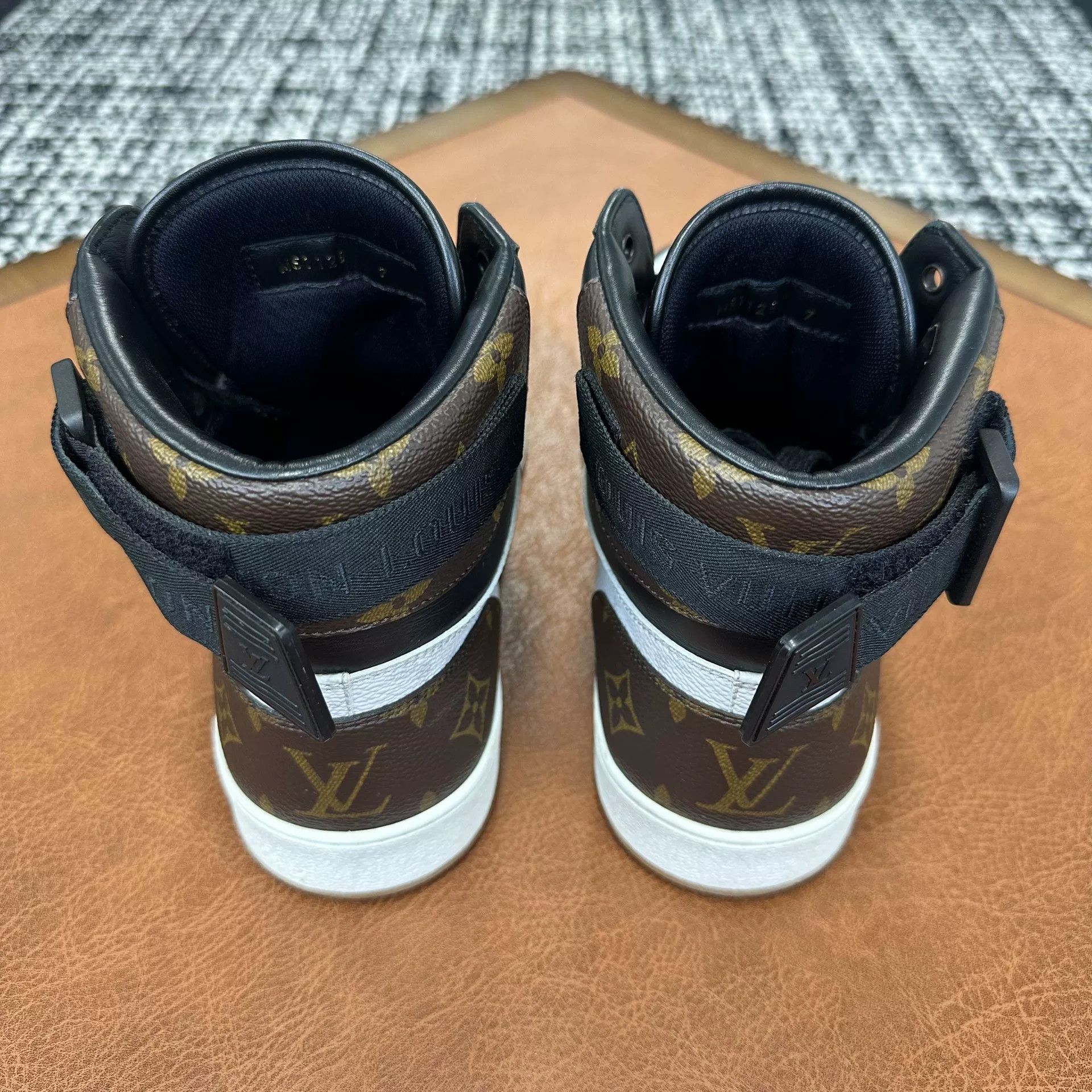 Louis Vuitton Louis Vuitton Hitop Sneakers 8 Men Size US 8 / EU 41 - 4 Thumbnail