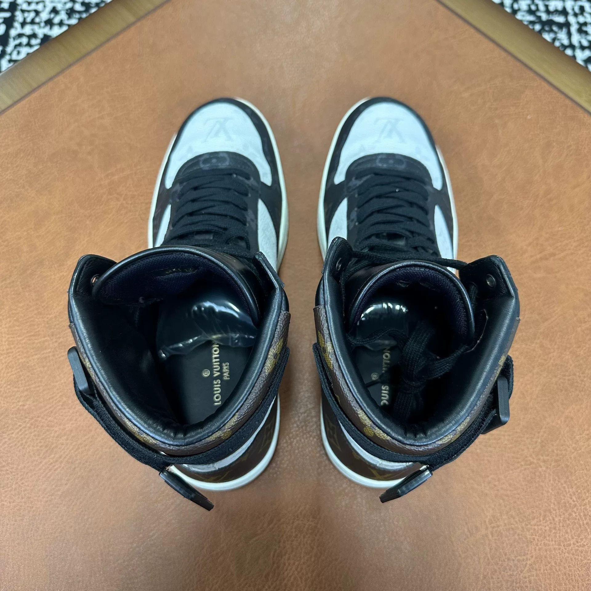 Louis Vuitton Louis Vuitton Hitop Sneakers 8 Men Size US 8 / EU 41 - 3 Thumbnail