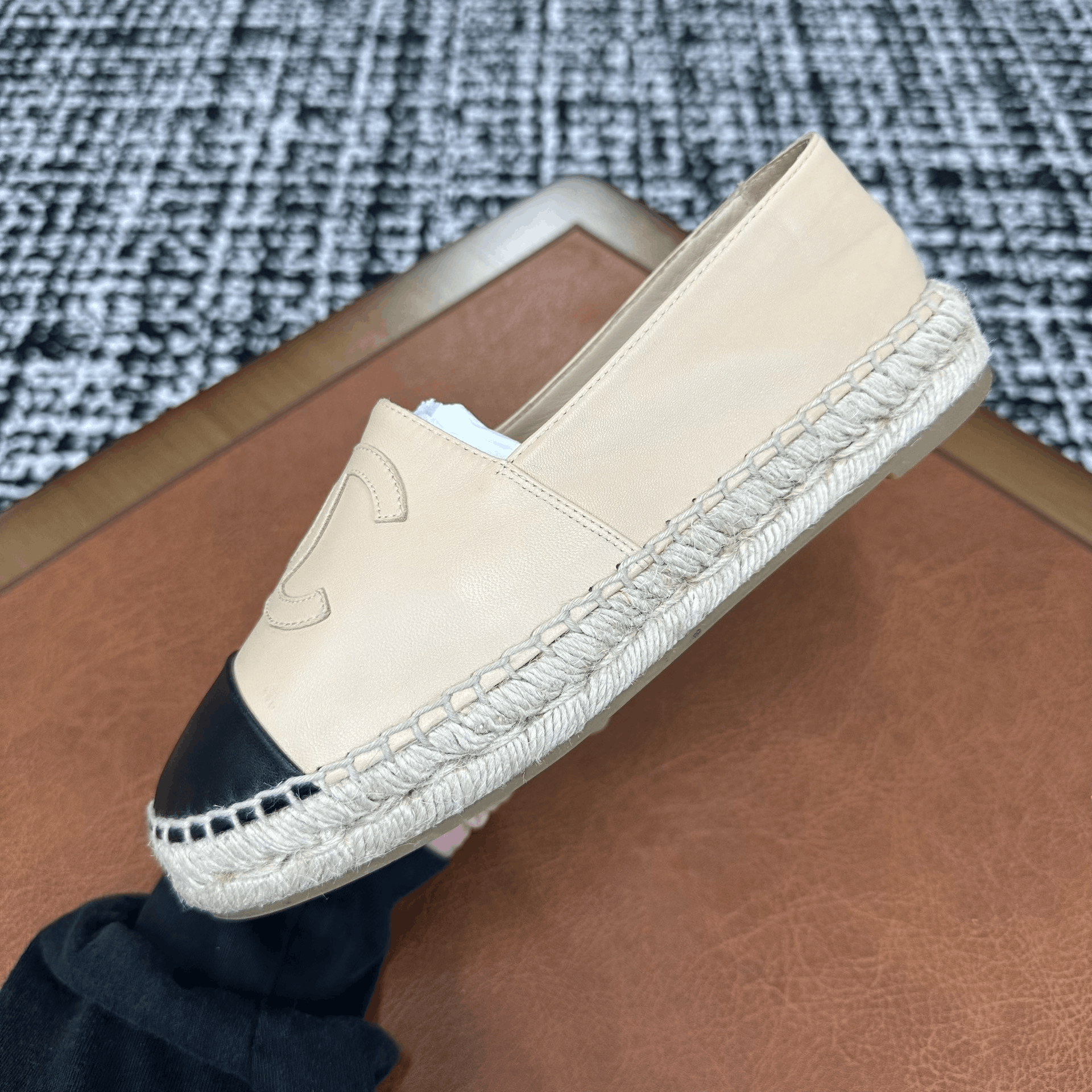 Chanel Chanel Casual Beige Lowtop Sneakers it_37 Women Size US 7 / IT 37 - 4 Thumbnail
