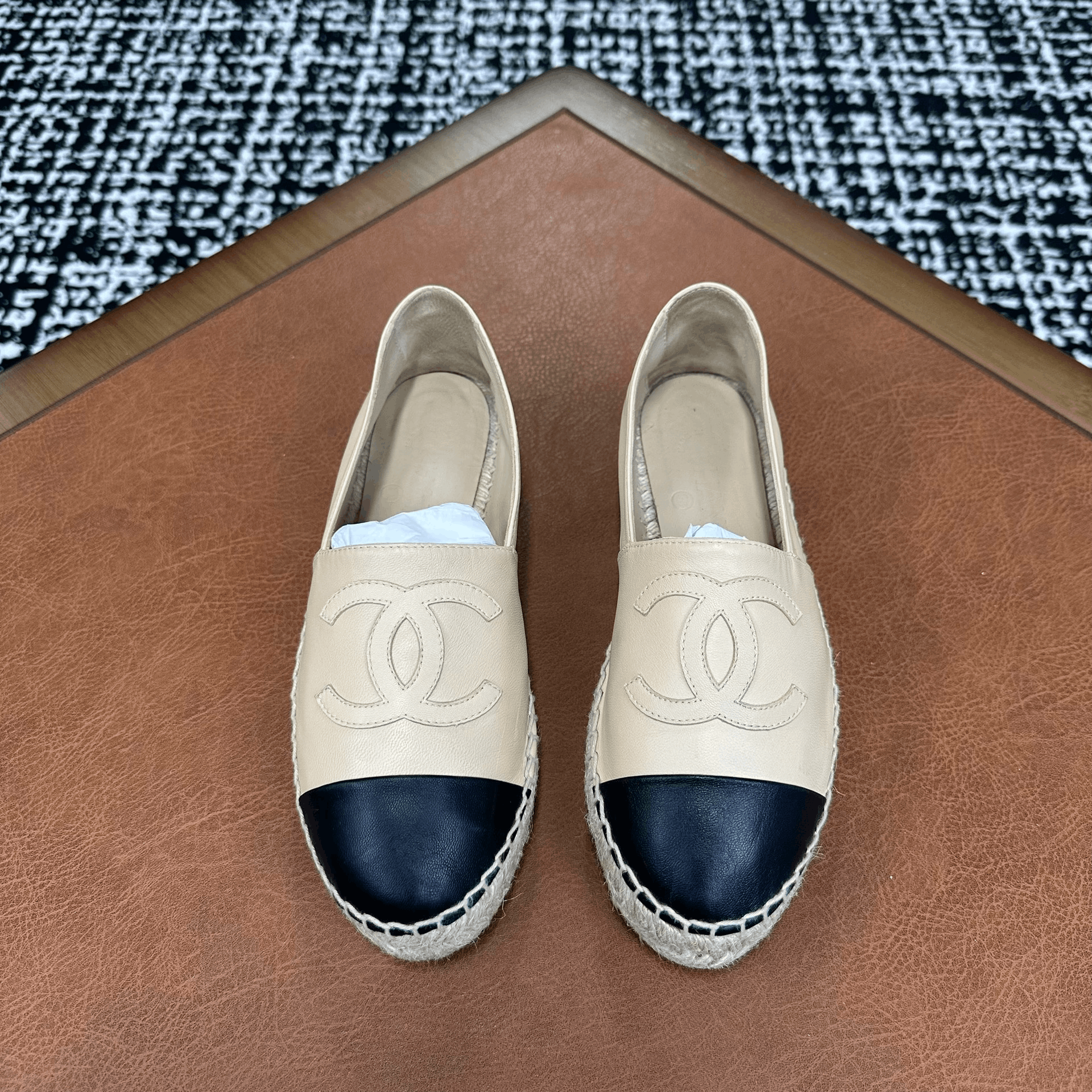 Chanel Chanel Casual Beige Lowtop Sneakers it_37 Women Size US 7 / IT 37 - 2 Thumbnail