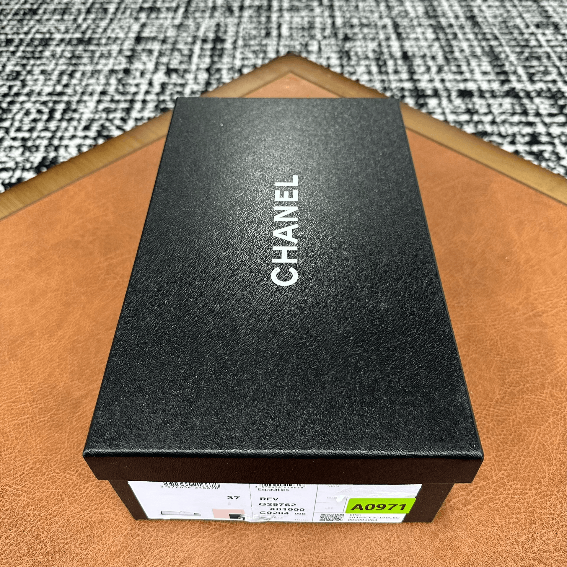 Chanel Chanel Casual Beige Lowtop Sneakers it_37 Women Size US 7 / IT 37 - 9 Thumbnail
