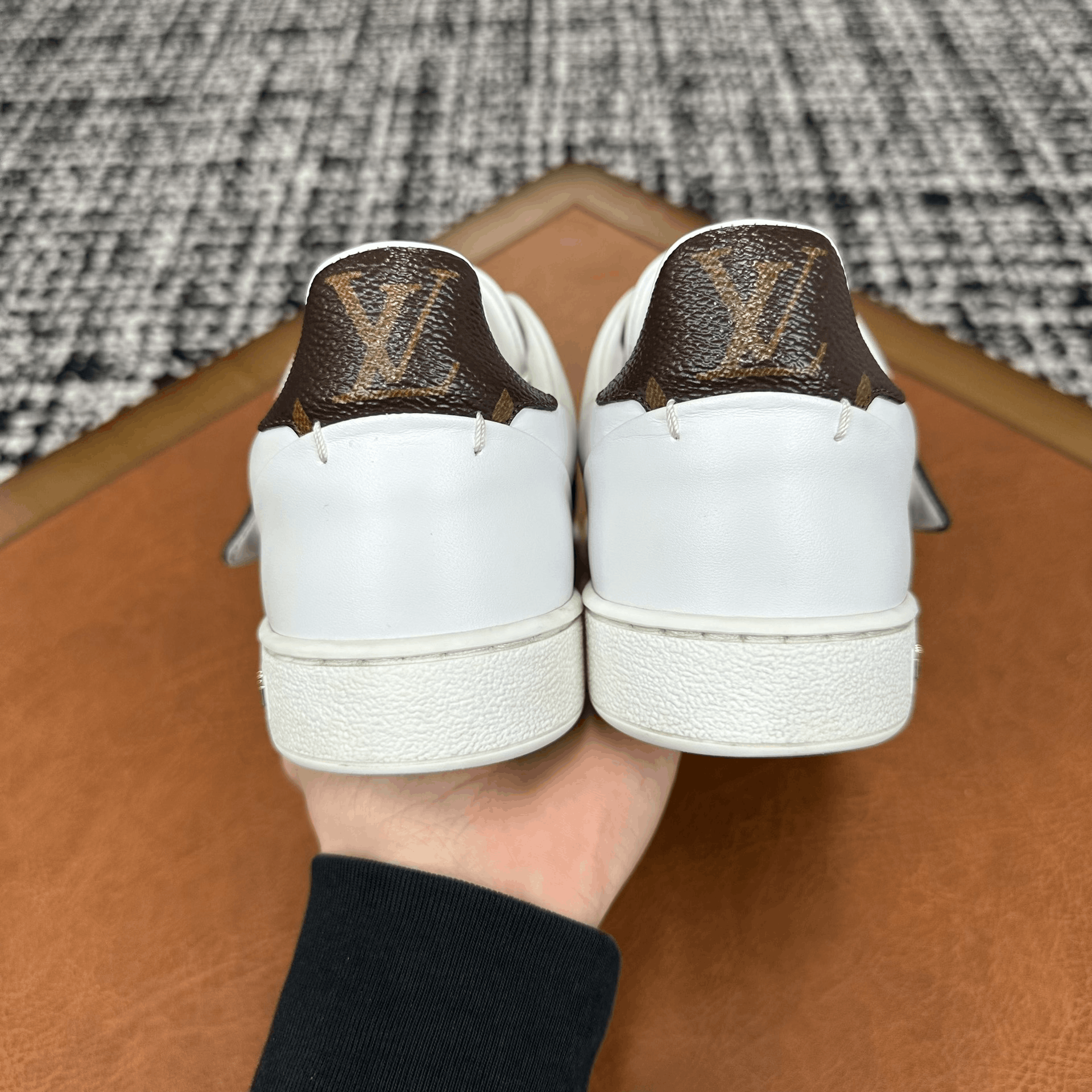 Louis Vuitton Louis Vuitton White Lowtop Sneakers it_36 Women Size US 6 / IT 36 - 4 Thumbnail