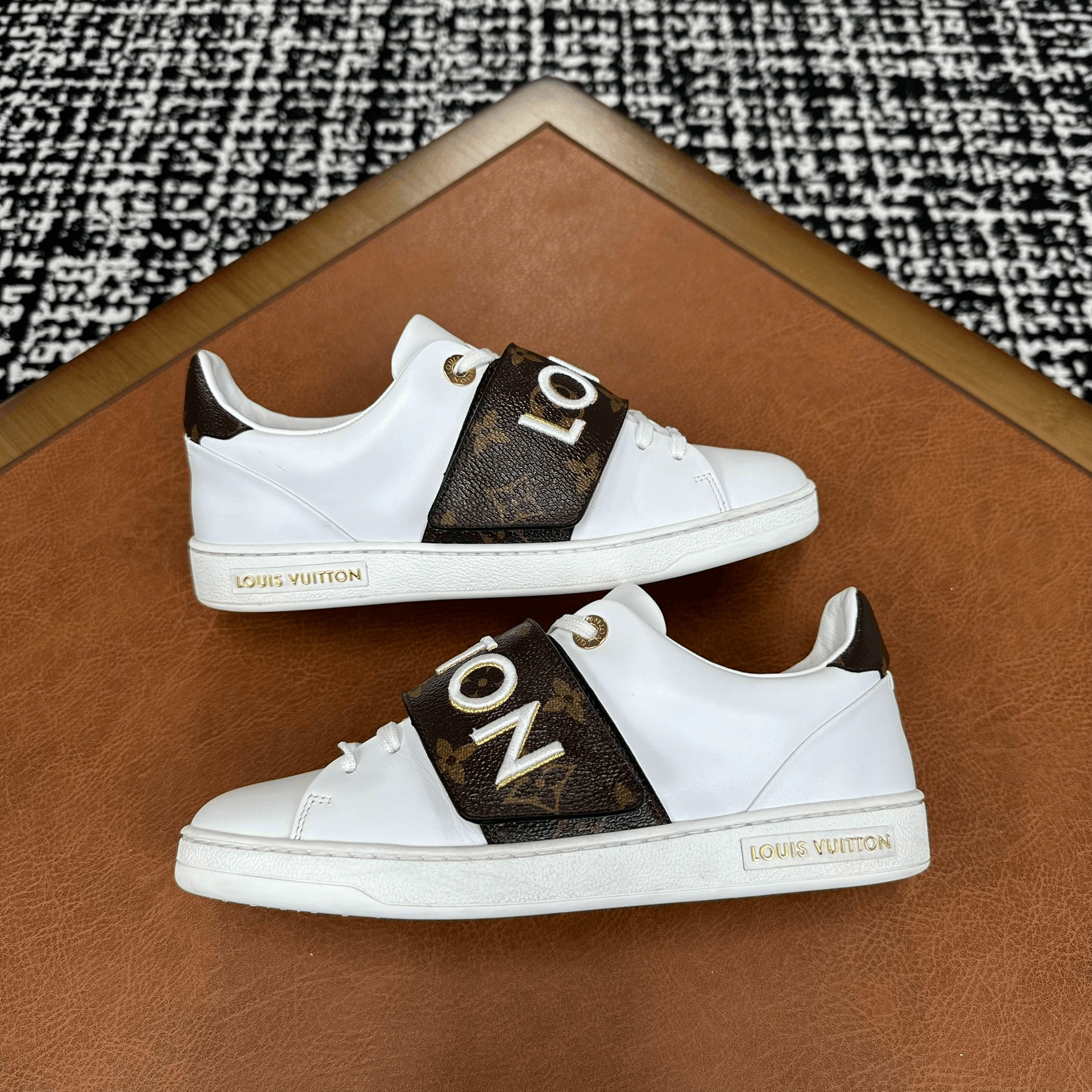 Louis Vuitton Louis Vuitton White Lowtop Sneakers it_36 Women Size US 6 / IT 36 - 5 Thumbnail