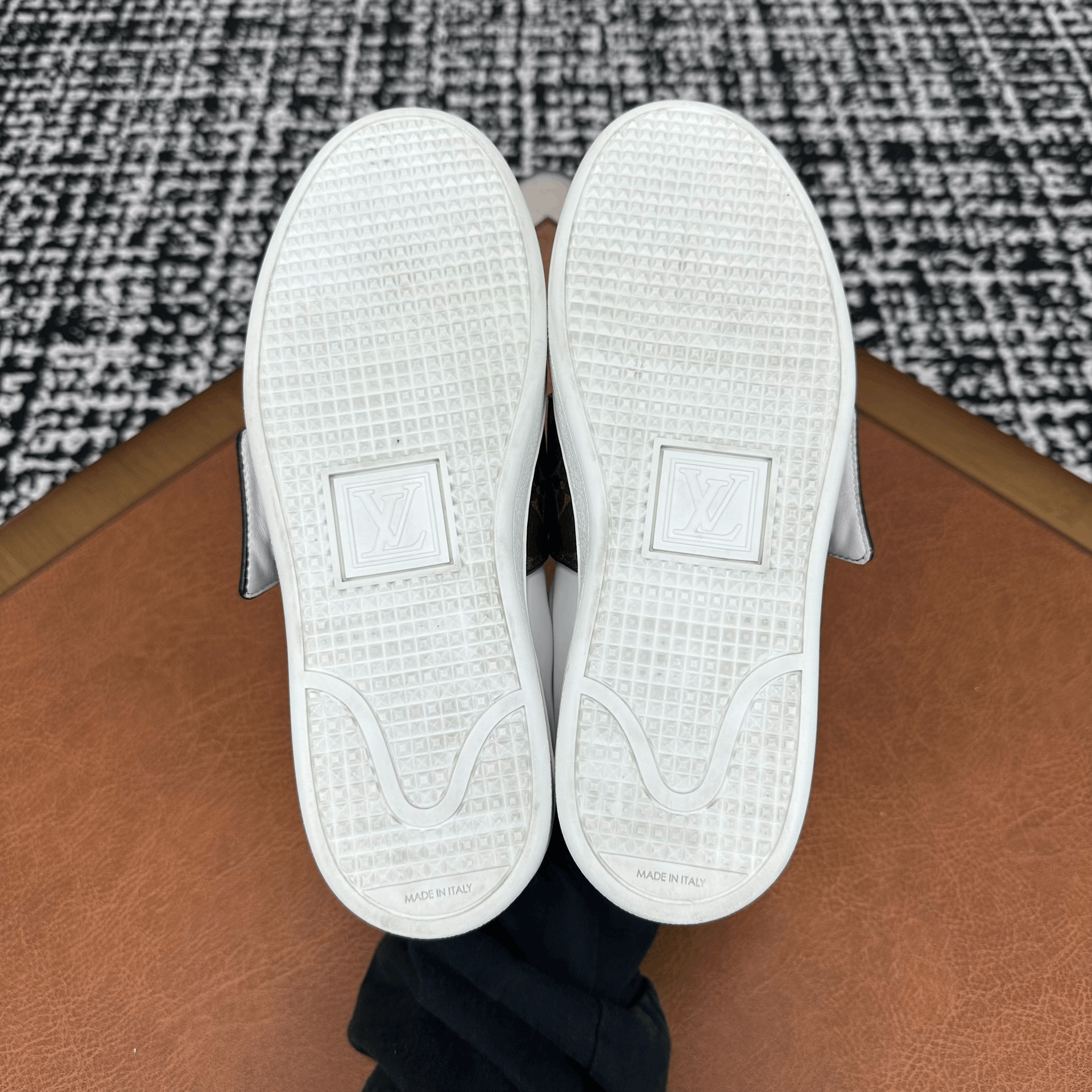 Louis Vuitton Louis Vuitton White Lowtop Sneakers it_36 Women Size US 6 / IT 36 - 7 Thumbnail
