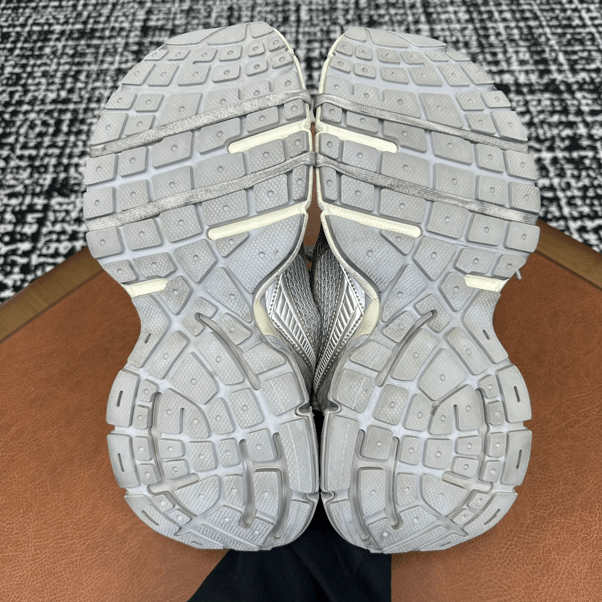 Balenciaga Balenciaga Mesh Beige Lowtop Sneakers 9 Men Size US 9 / EU 42 - 7 Thumbnail