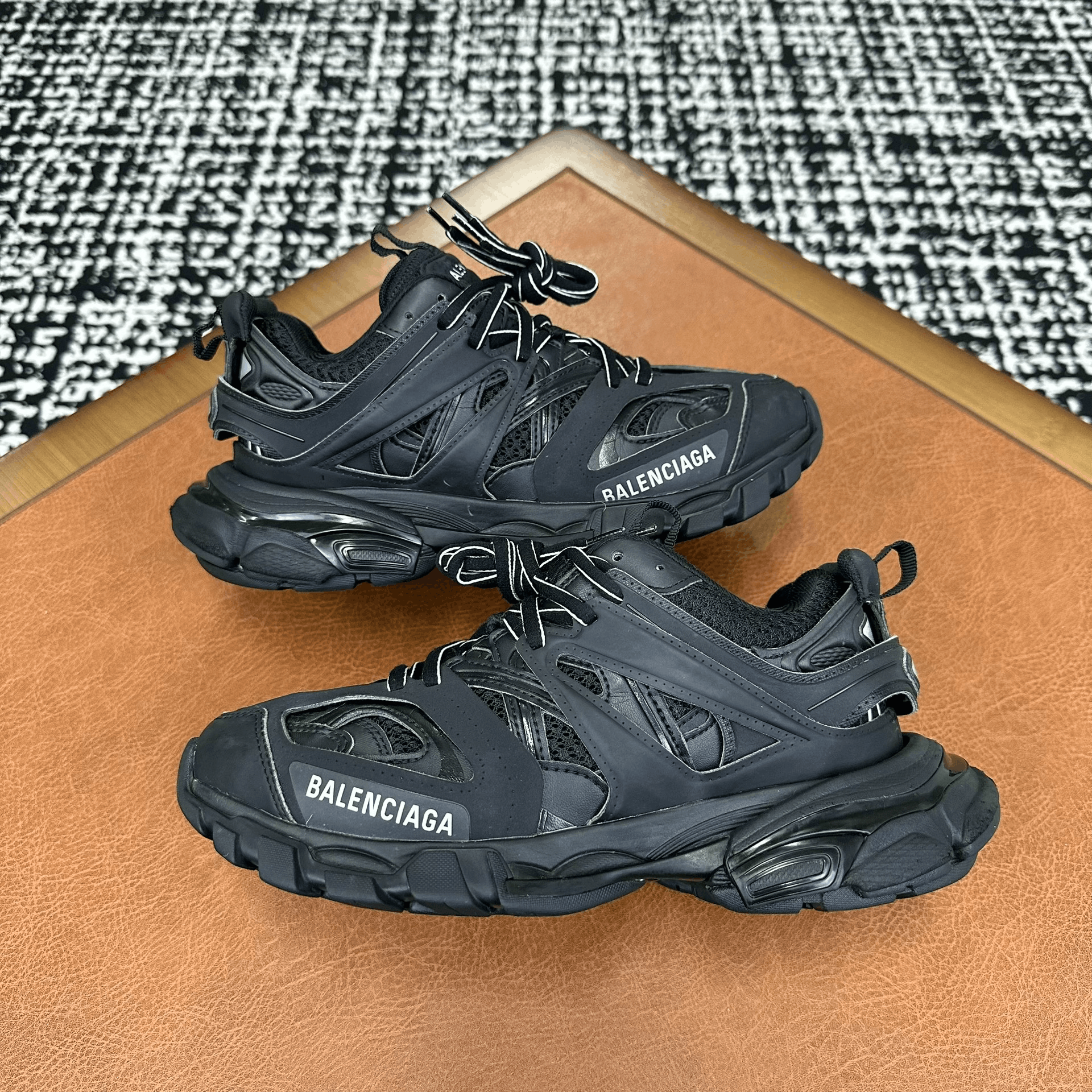 Balenciaga Balenciaga Black Lowtop Sneakers it_36 Women Size US 6 / IT 36 - 4 Thumbnail