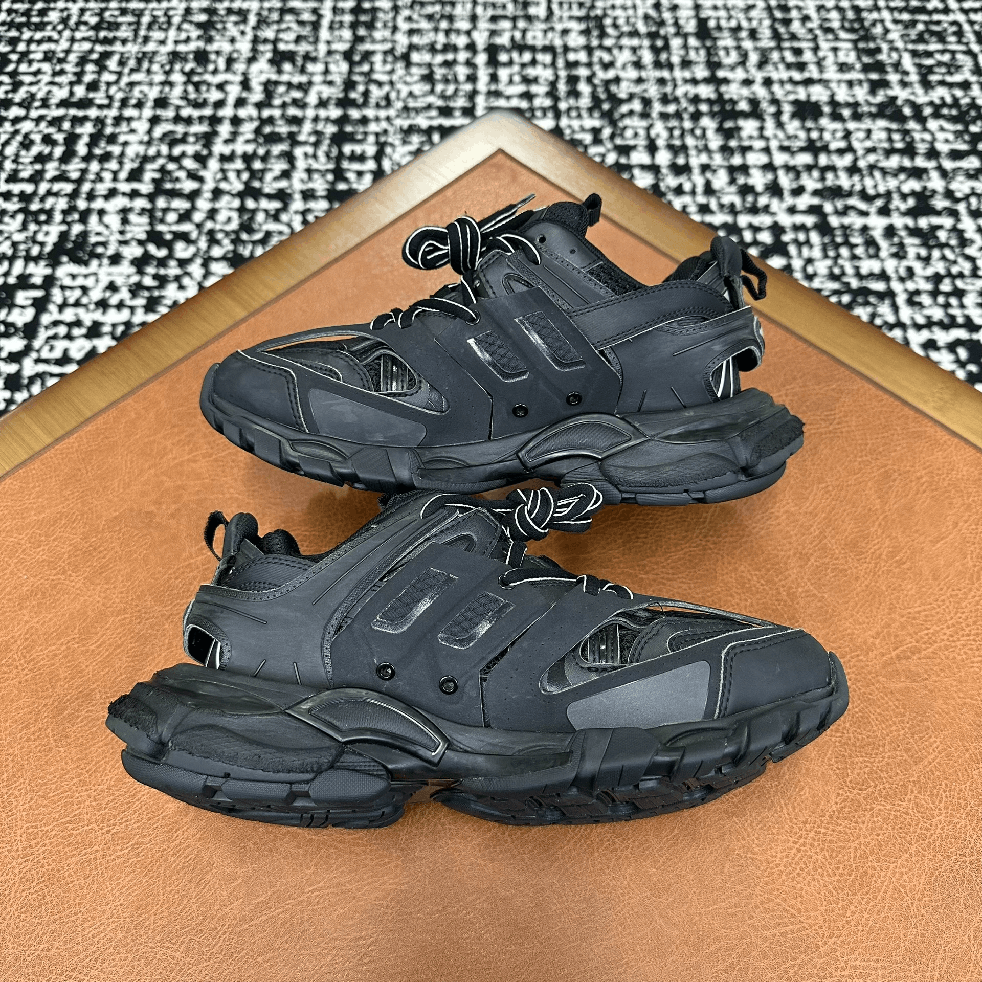 Balenciaga Balenciaga Black Lowtop Sneakers it_36 Women Size US 6 / IT 36 - 5 Thumbnail