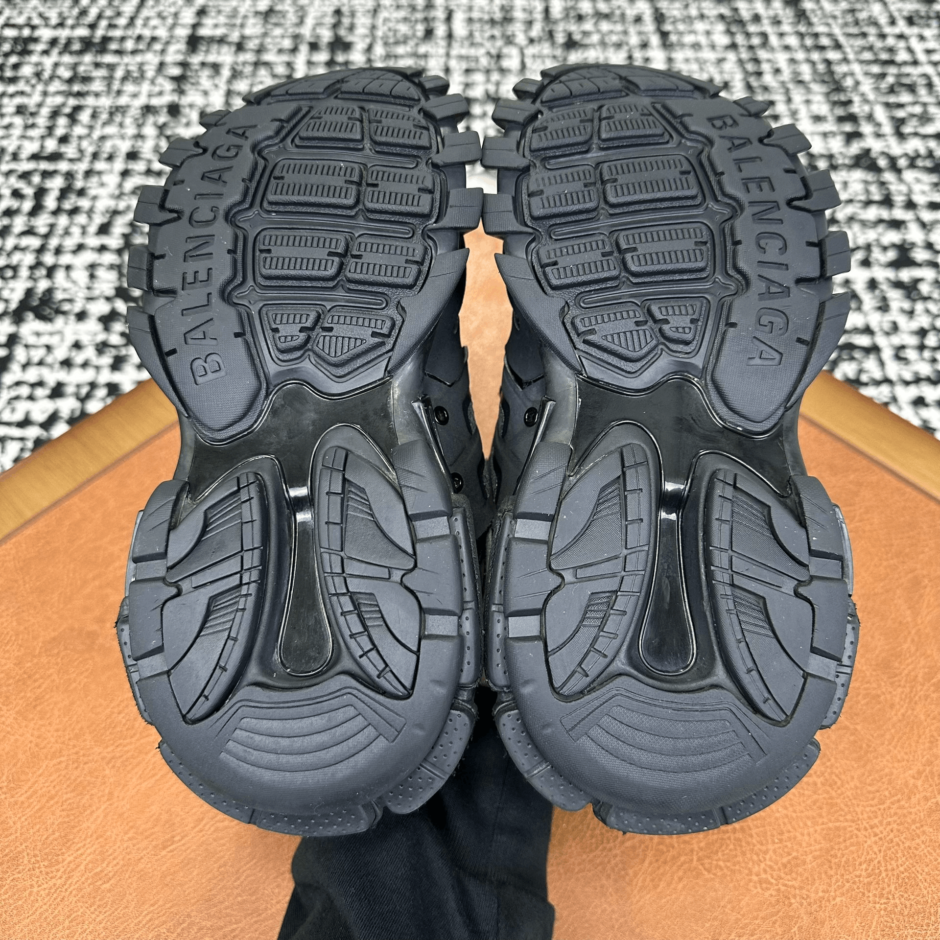 Balenciaga Balenciaga Black Lowtop Sneakers it_36 Women Size US 6 / IT 36 - 6 Thumbnail