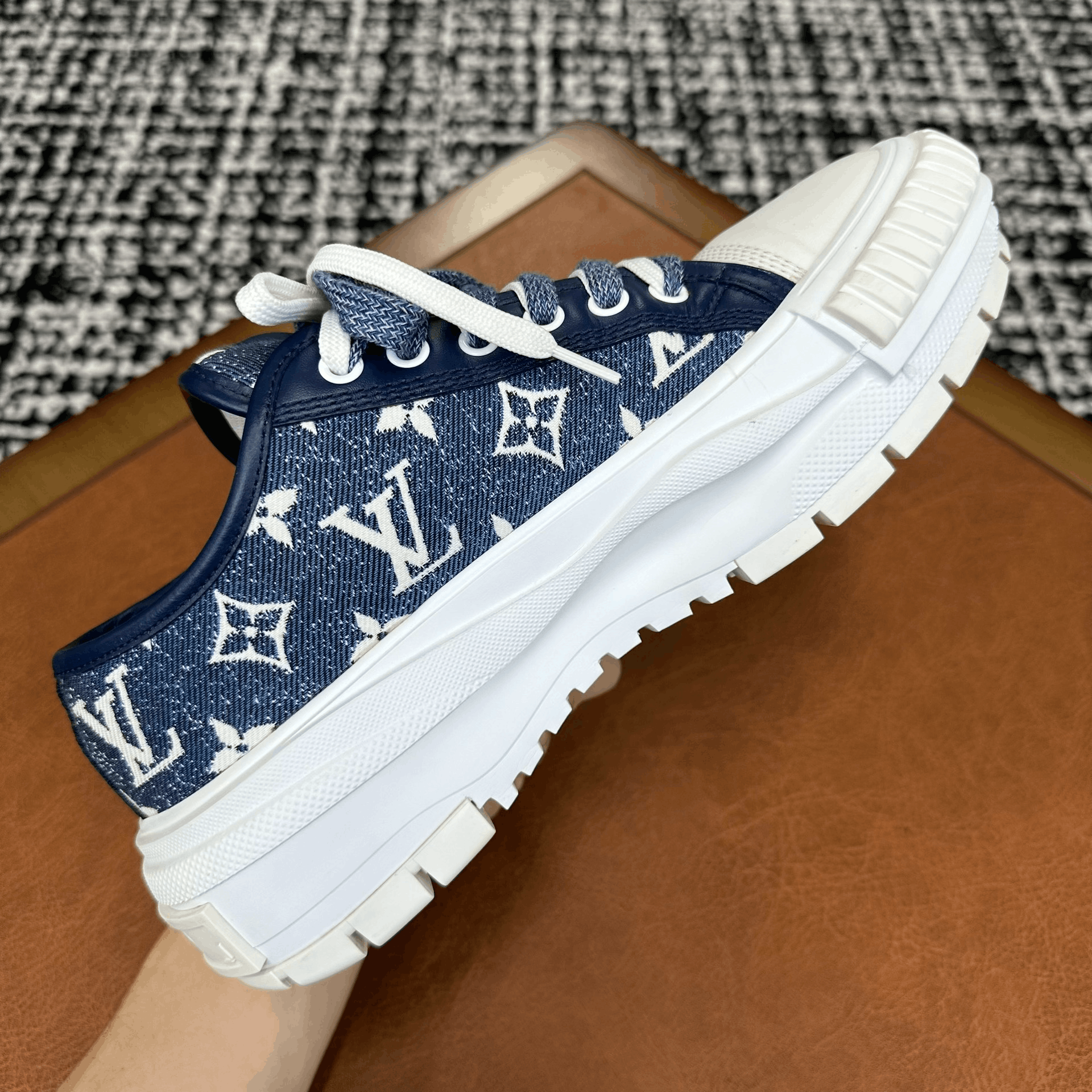 Louis Vuitton Louis Vuitton Denim Blue Lowtop Sneakers it_36-5 Women Size US 6.5 / IT 36.5 - 9 Thumbnail