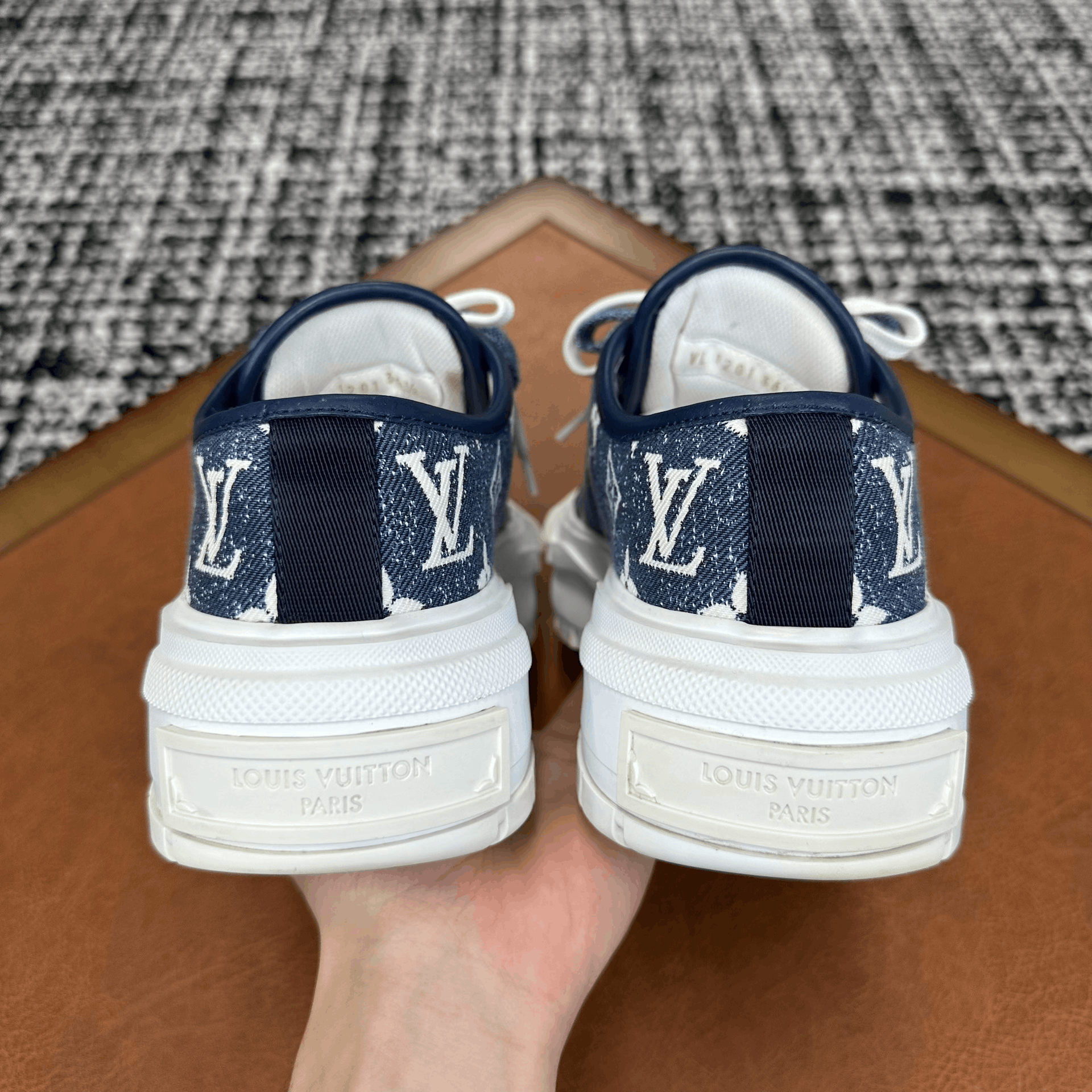 Louis Vuitton Louis Vuitton Denim Blue Lowtop Sneakers it_36-5 Women Size US 6.5 / IT 36.5 - 4 Thumbnail